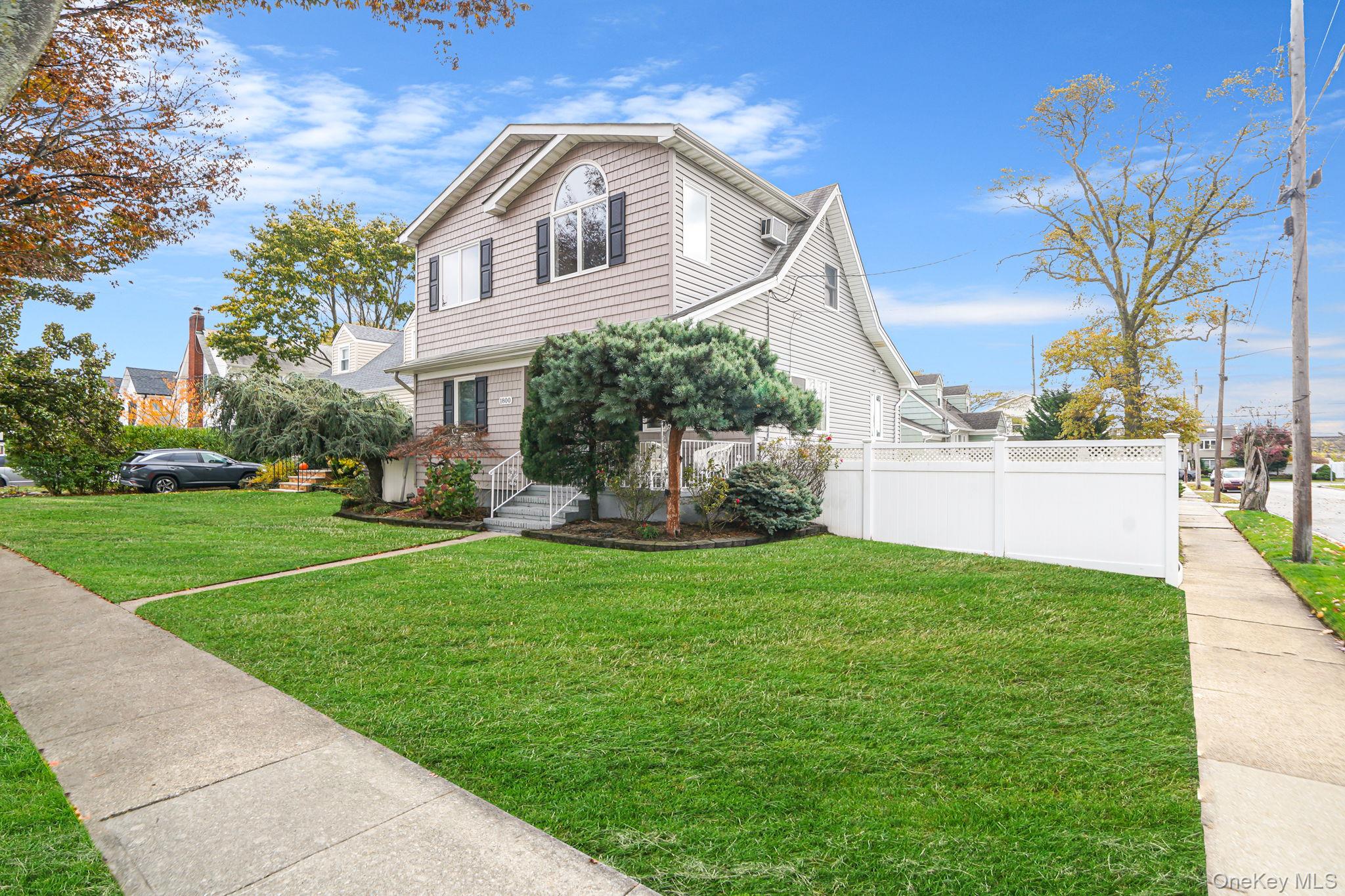 #2 photo, 1800 Stuyvesant Avenue, Merrick , NY 11566