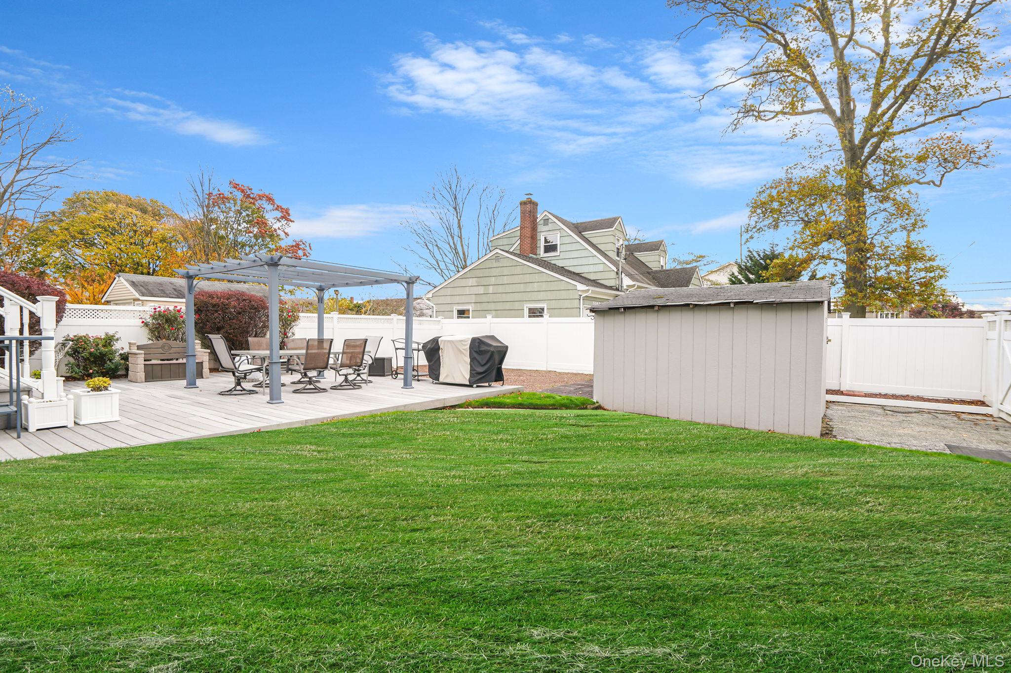 #4 photo, 1800 Stuyvesant Avenue, Merrick , NY 11566