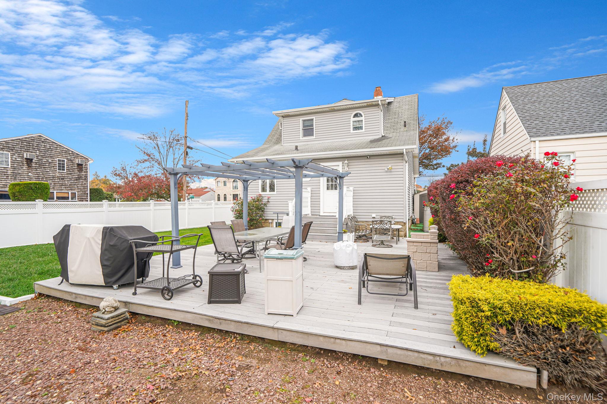 #6 photo, 1800 Stuyvesant Avenue, Merrick , NY 11566