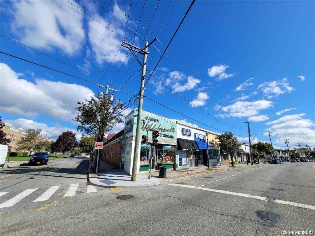 #3 photo, 84 Hillside Avenue, Williston Park , NY 11596