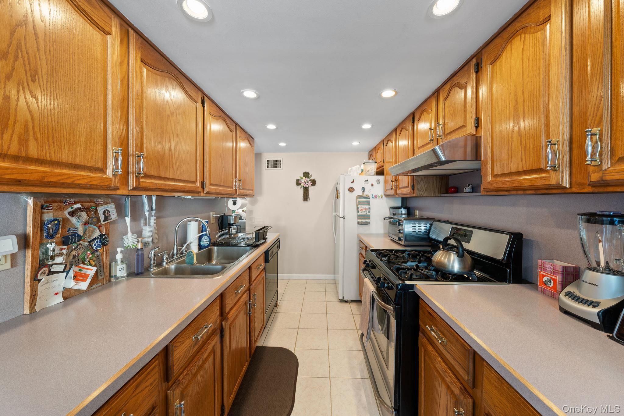 #3 photo, 234 Dover Green, Staten Island , NY 10213