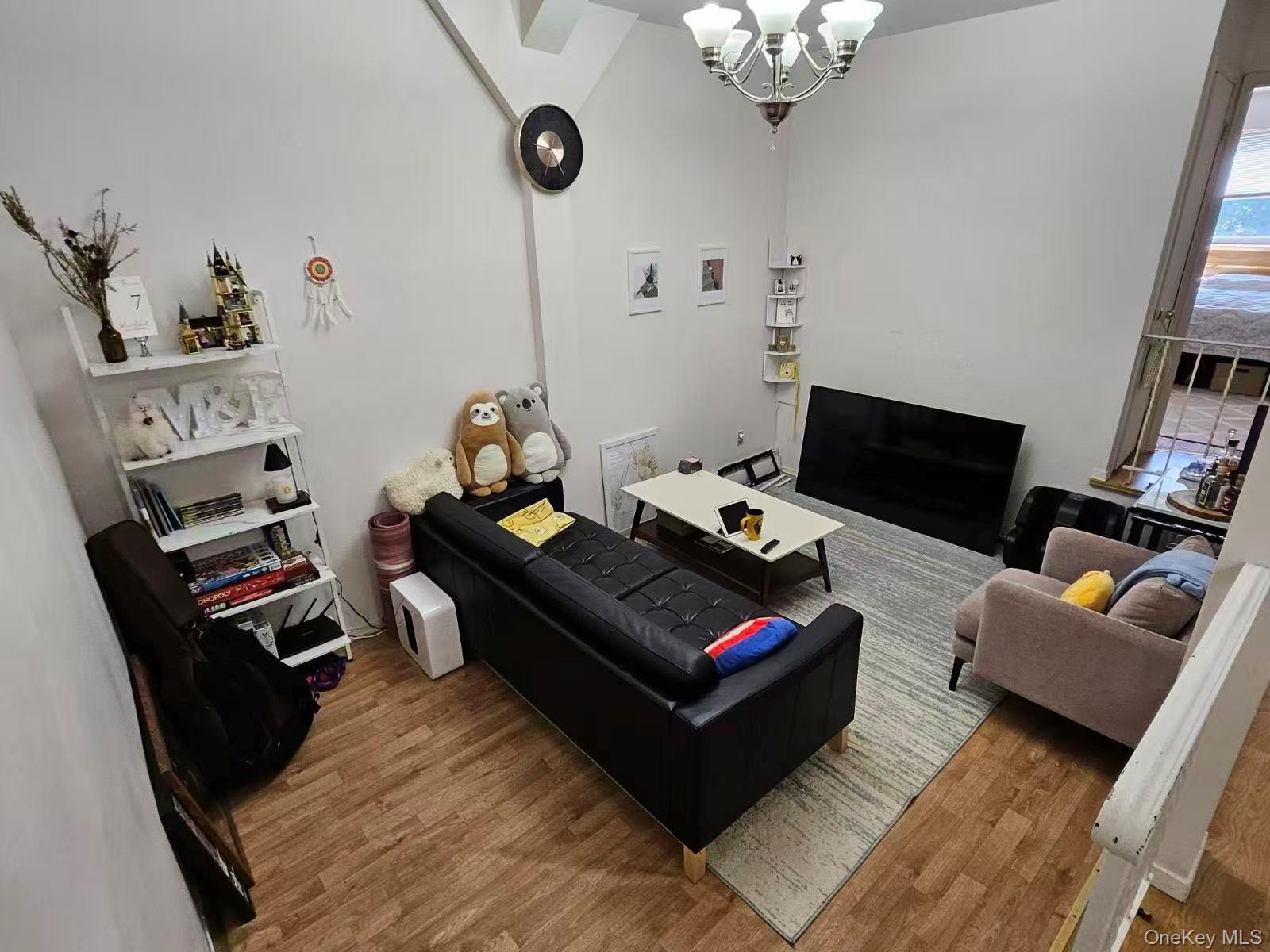 #1 photo, 16-21 200th Street, 法拉盛 Flushing , NY 11360