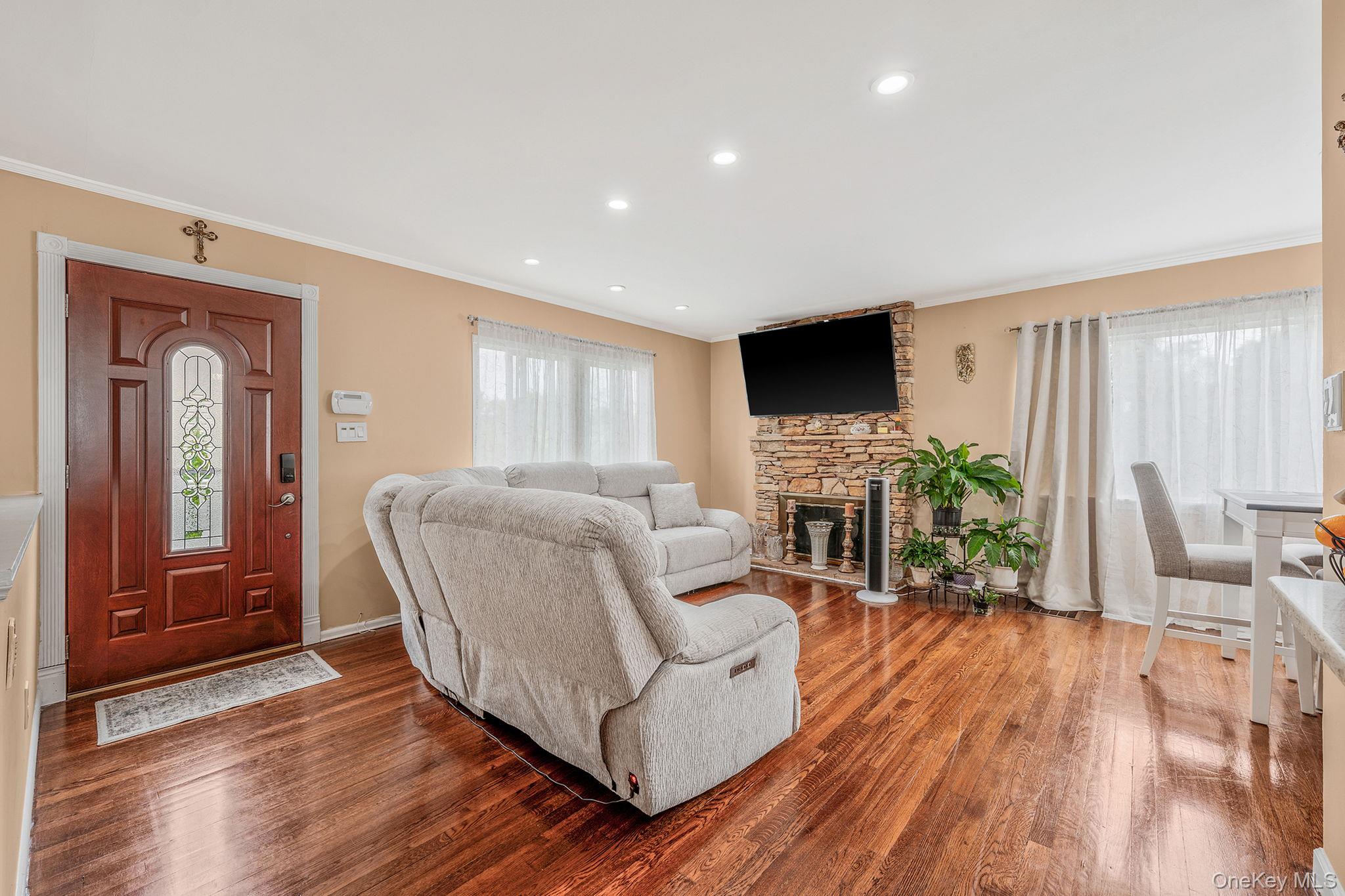 #10 photo, 5 Willets Drive, Syosset , NY 11791