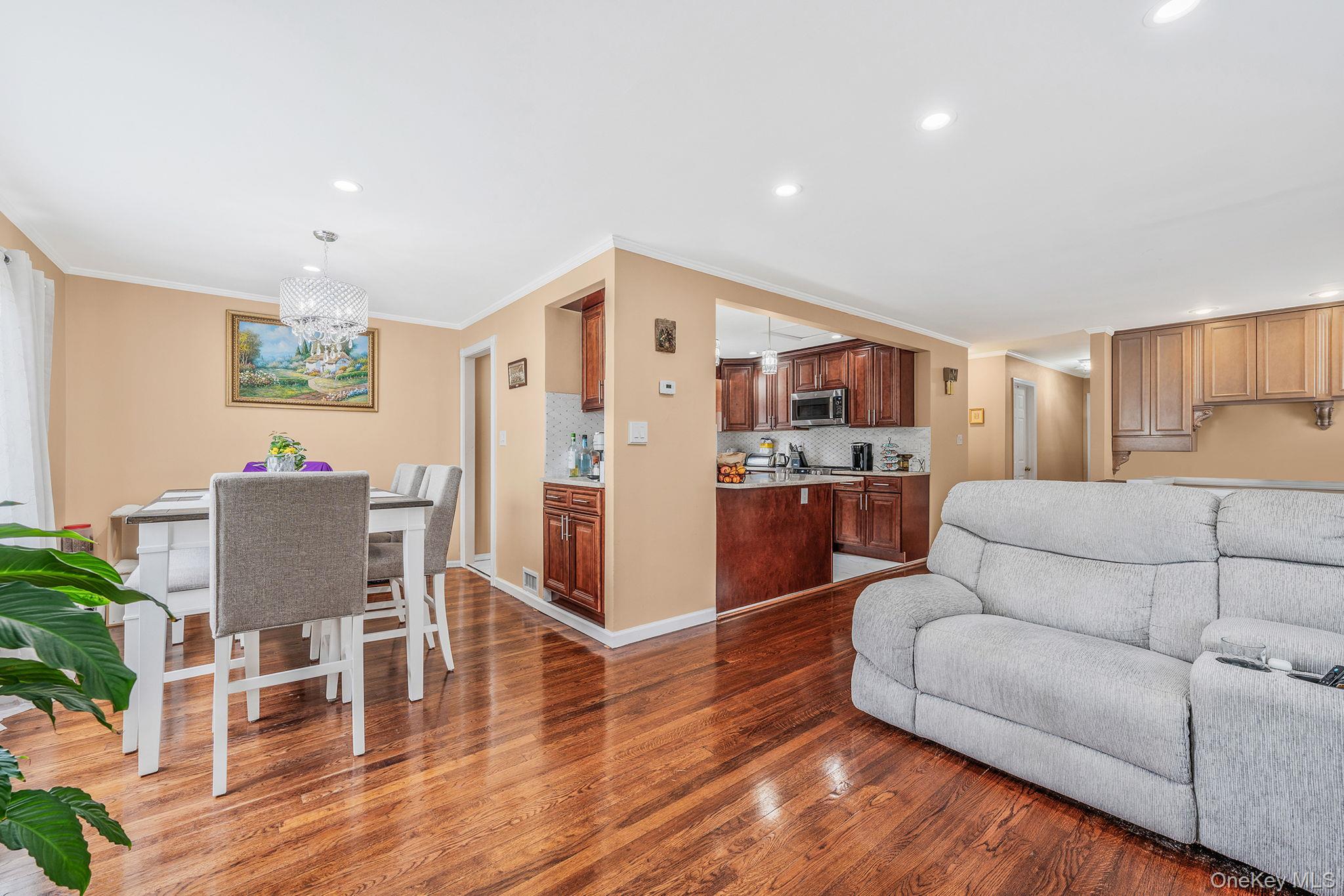 #11 photo, 5 Willets Drive, Syosset , NY 11791