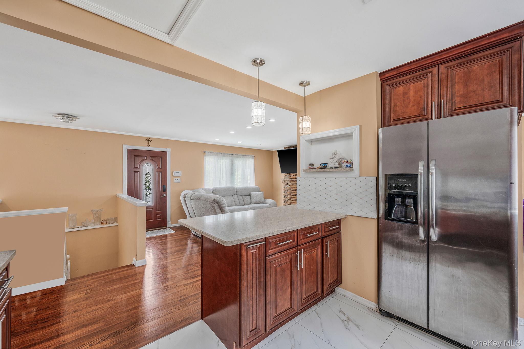 #14 photo, 5 Willets Drive, Syosset , NY 11791