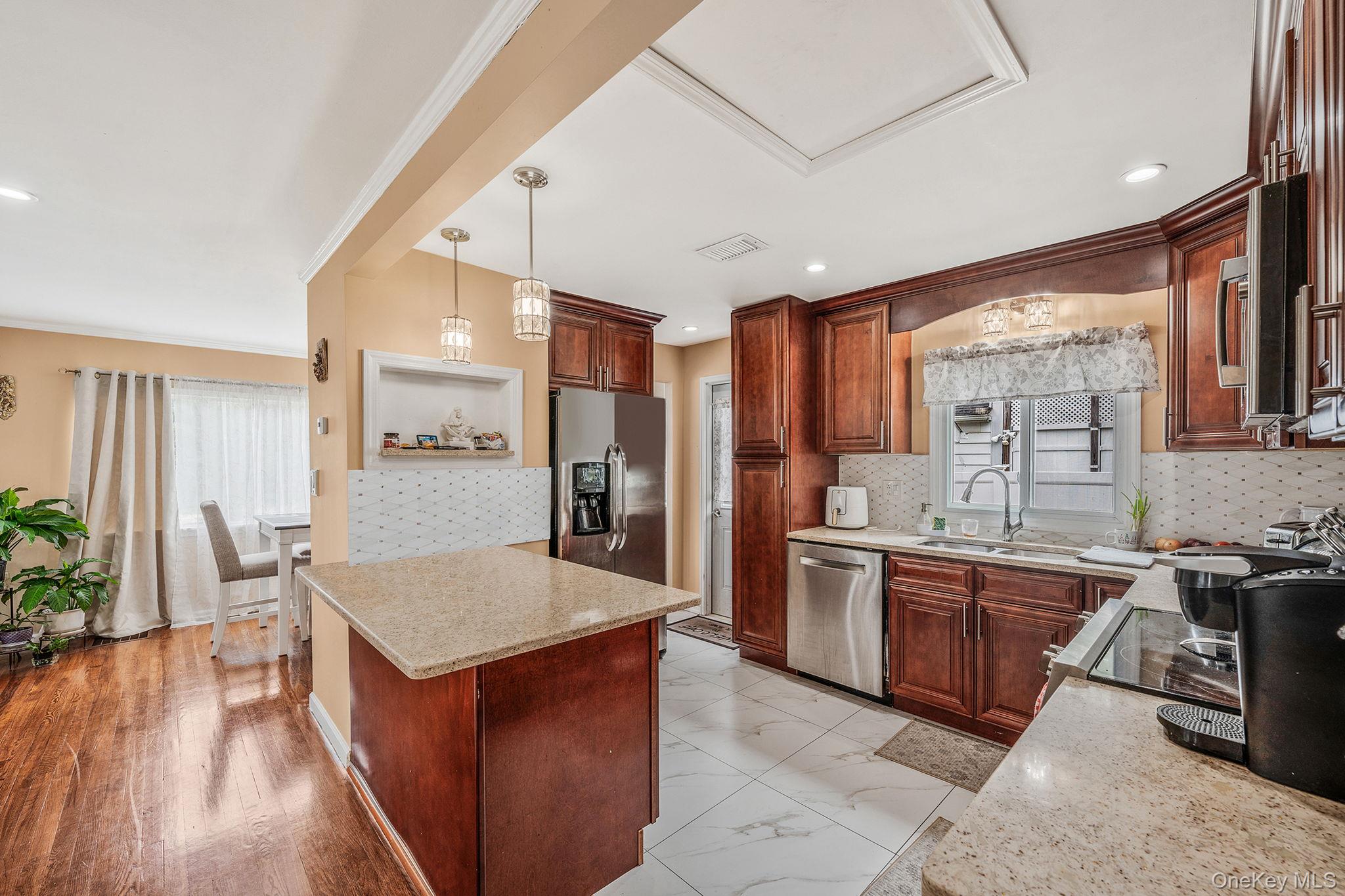 #16 photo, 5 Willets Drive, Syosset , NY 11791