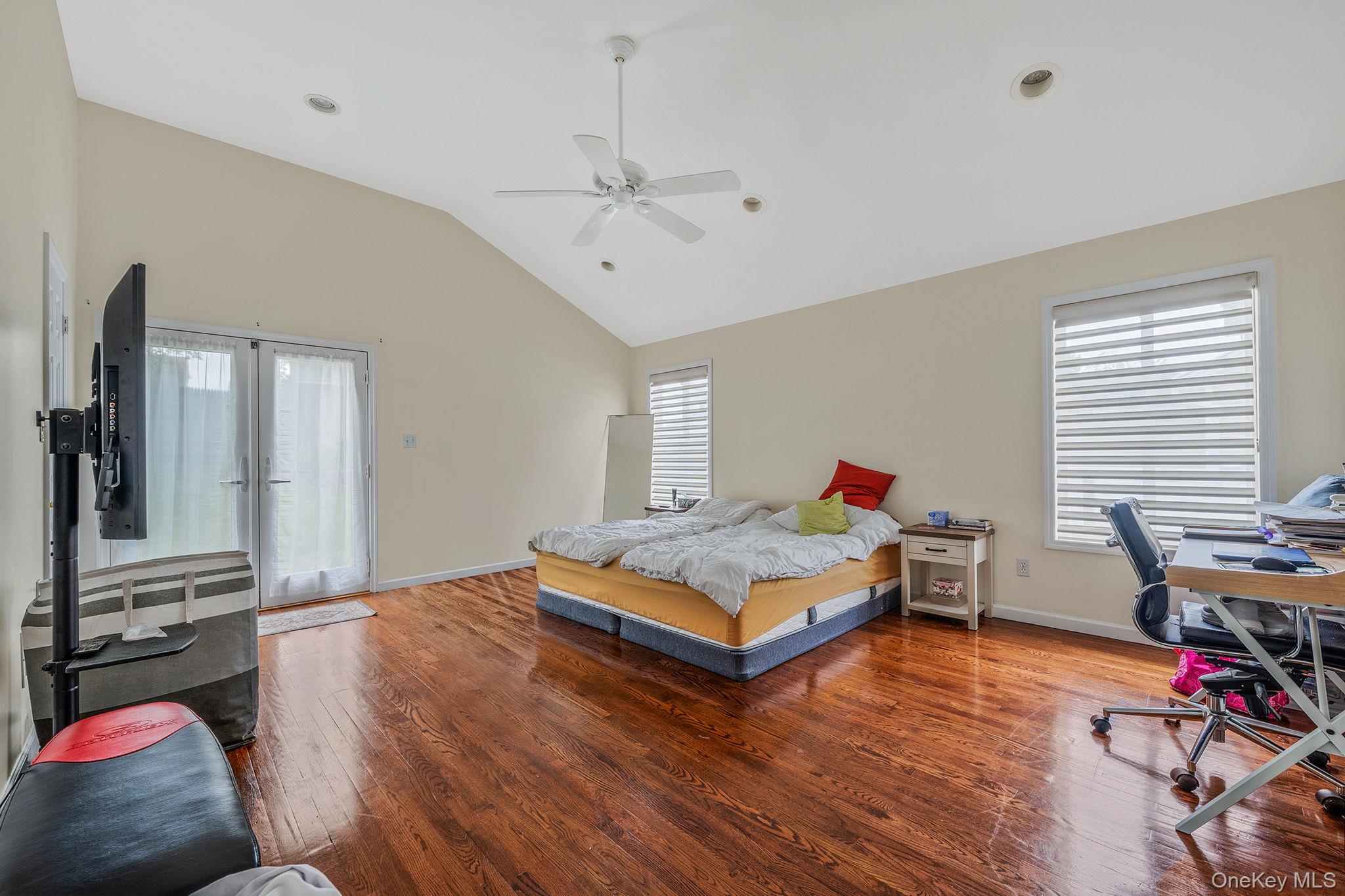 #18 photo, 5 Willets Drive, Syosset , NY 11791