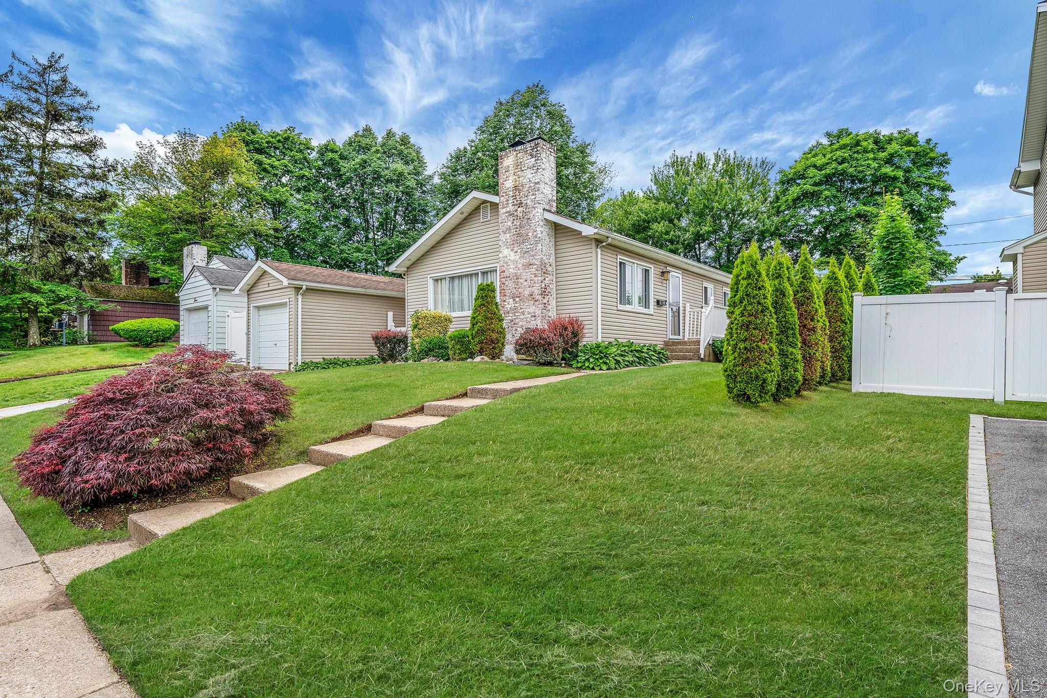 #2 photo, 5 Willets Drive, Syosset , NY 11791