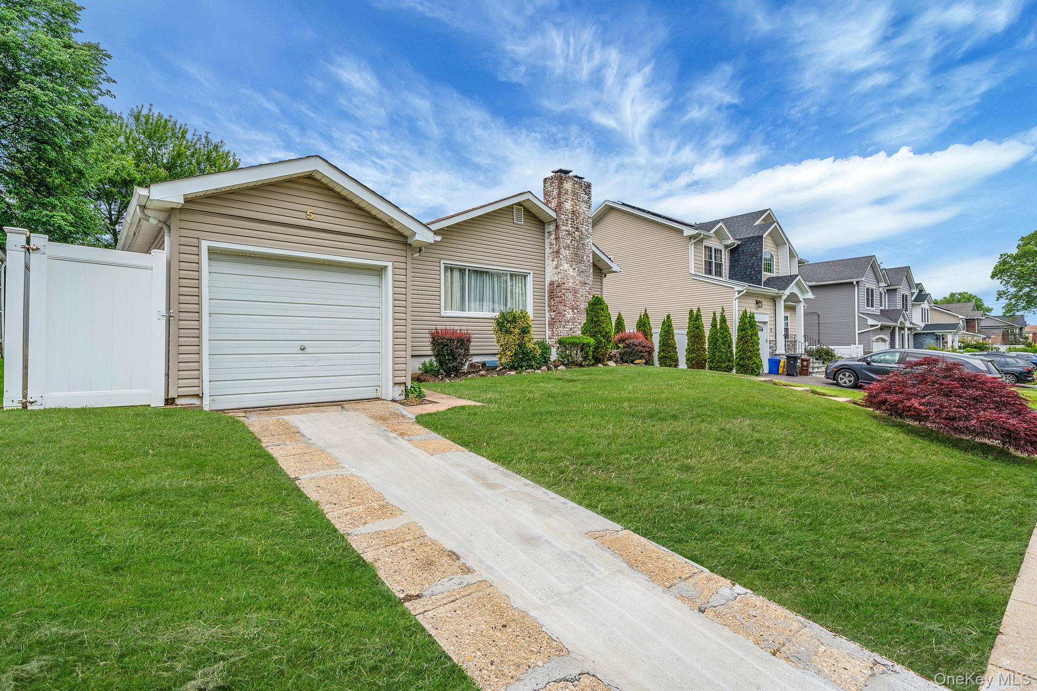 #4 photo, 5 Willets Drive, Syosset , NY 11791