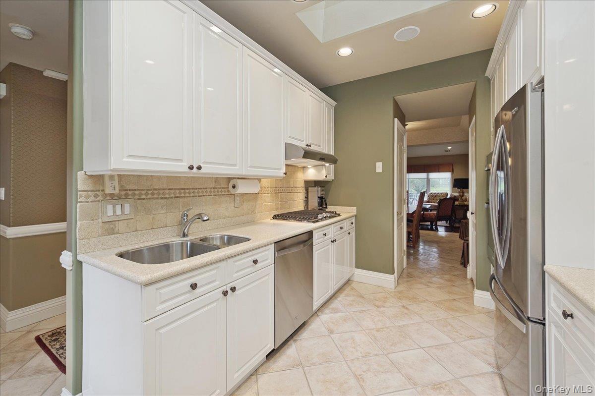 #11 photo, 51 Windwatch Dr. Drive, Hauppauge , NY 11788