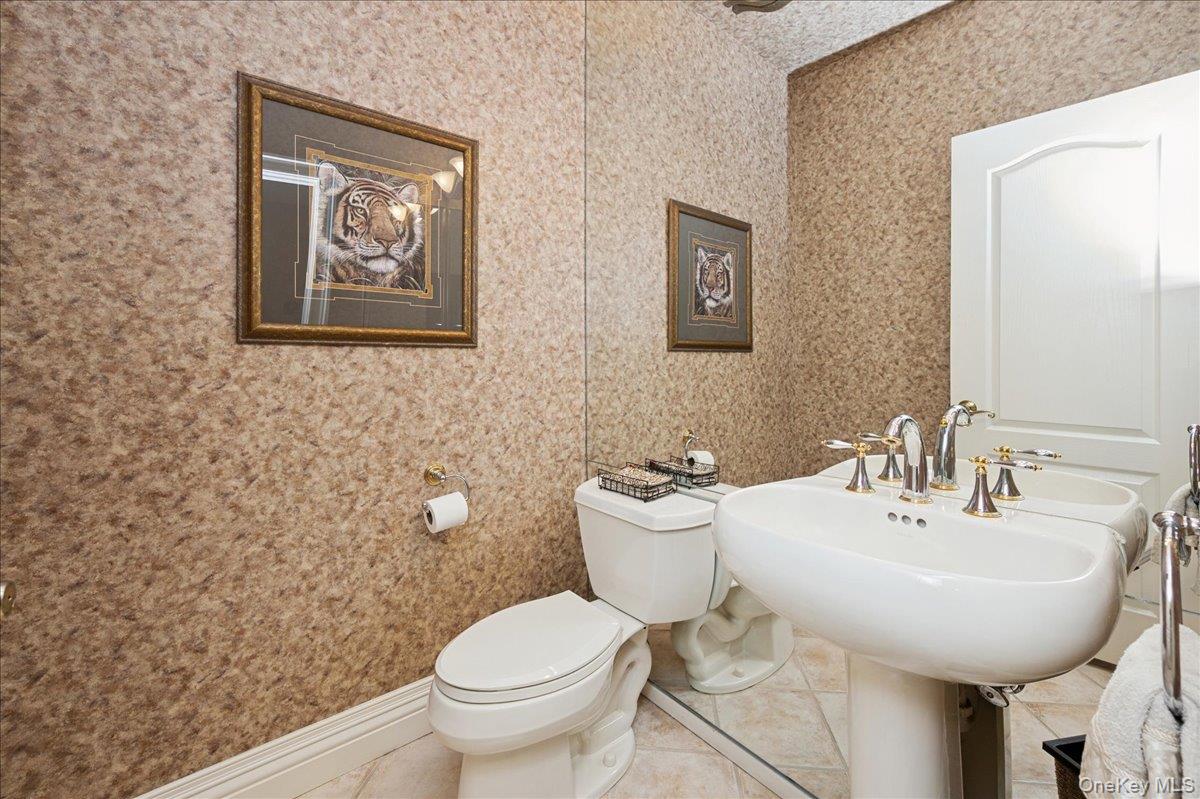 #19 photo, 51 Windwatch Dr. Drive, Hauppauge , NY 11788