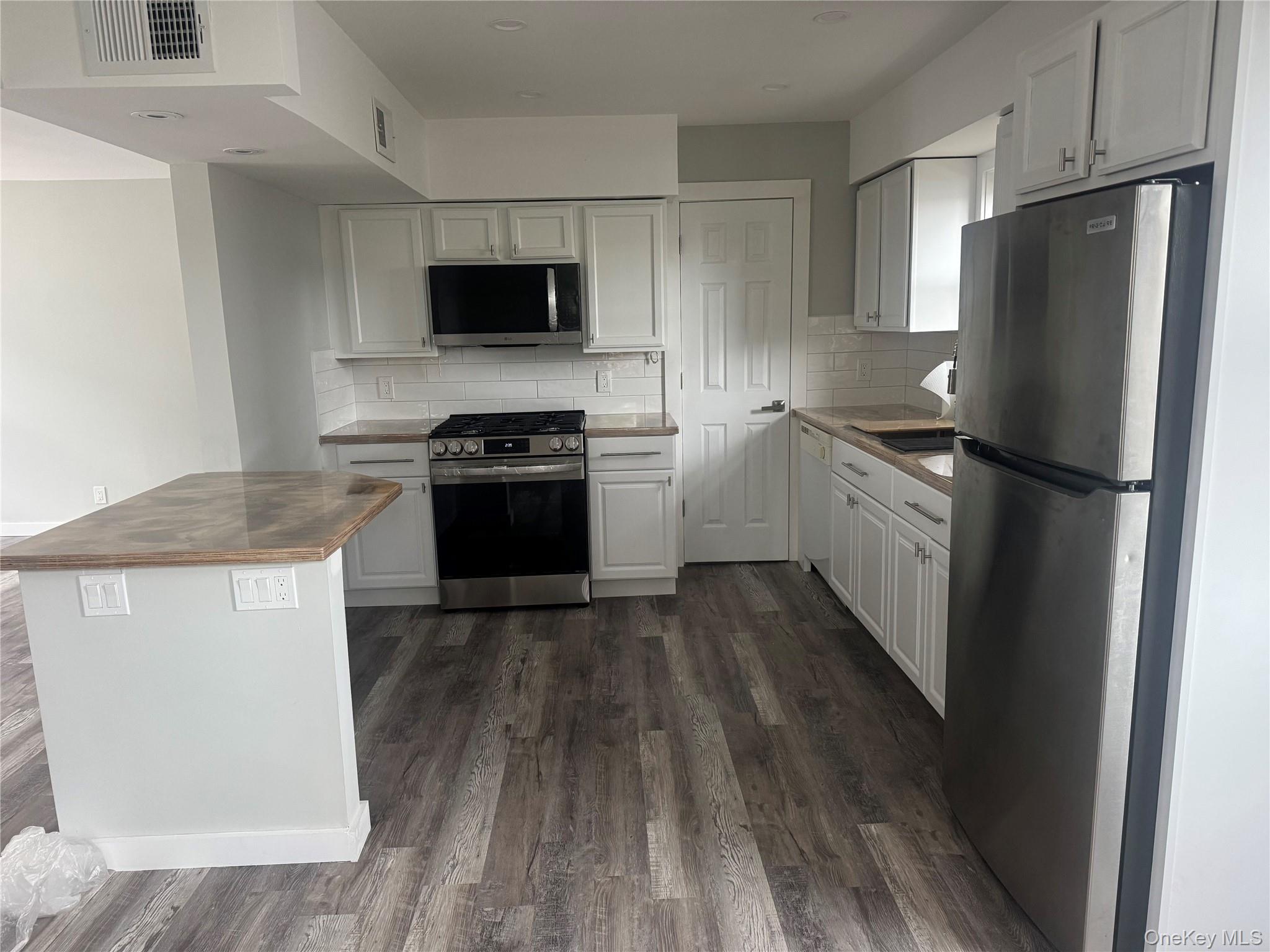 #3 photo, 216 E Hudson Street, Long Beach , NY 11561