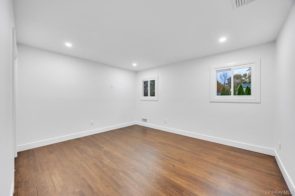 #14 photo, 331 Gillette Street, Dix Hills , NY 11746