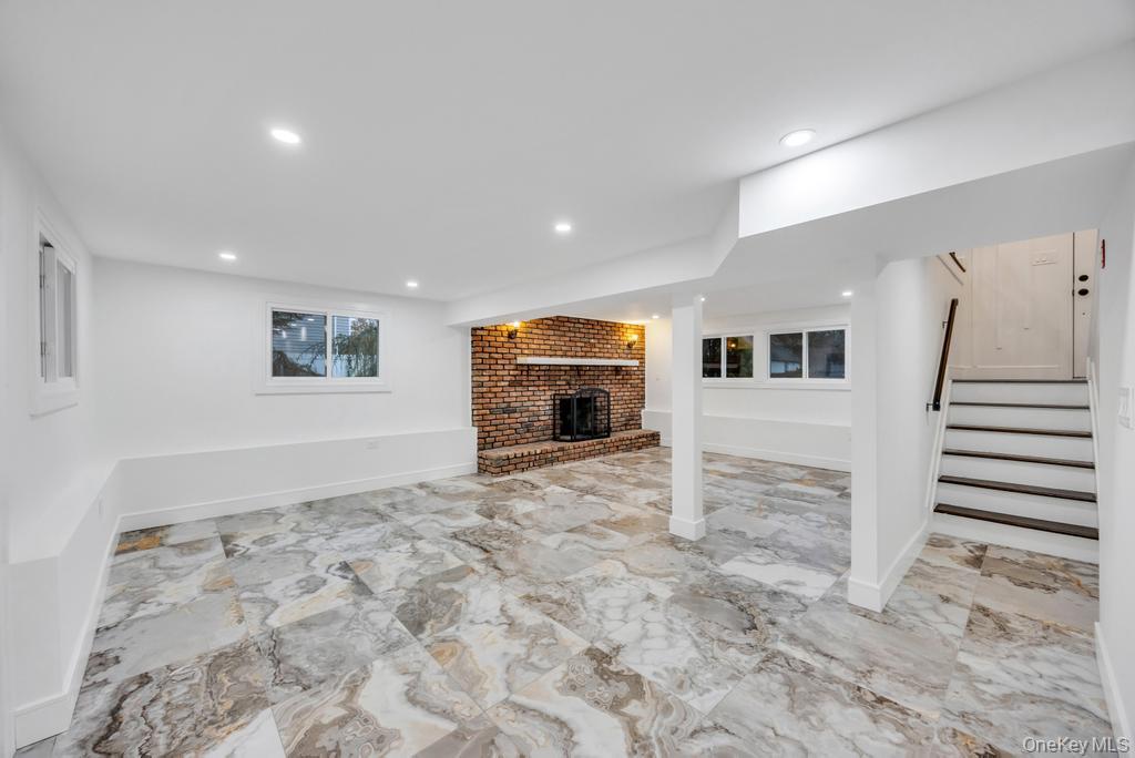 #17 photo, 331 Gillette Street, Dix Hills , NY 11746