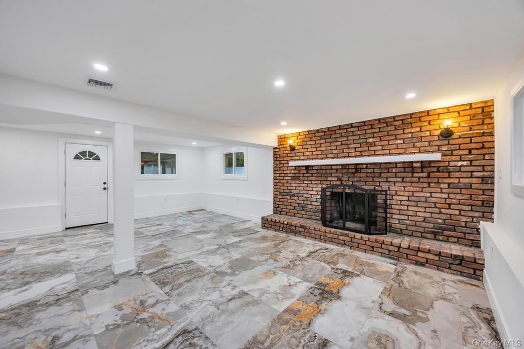 #19 photo, 331 Gillette Street, Dix Hills , NY 11746