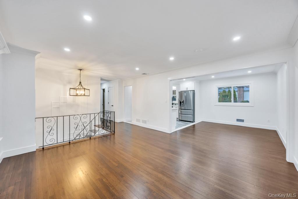 #5 photo, 331 Gillette Street, Dix Hills , NY 11746