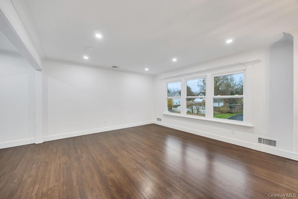 #6 photo, 331 Gillette Street, Dix Hills , NY 11746