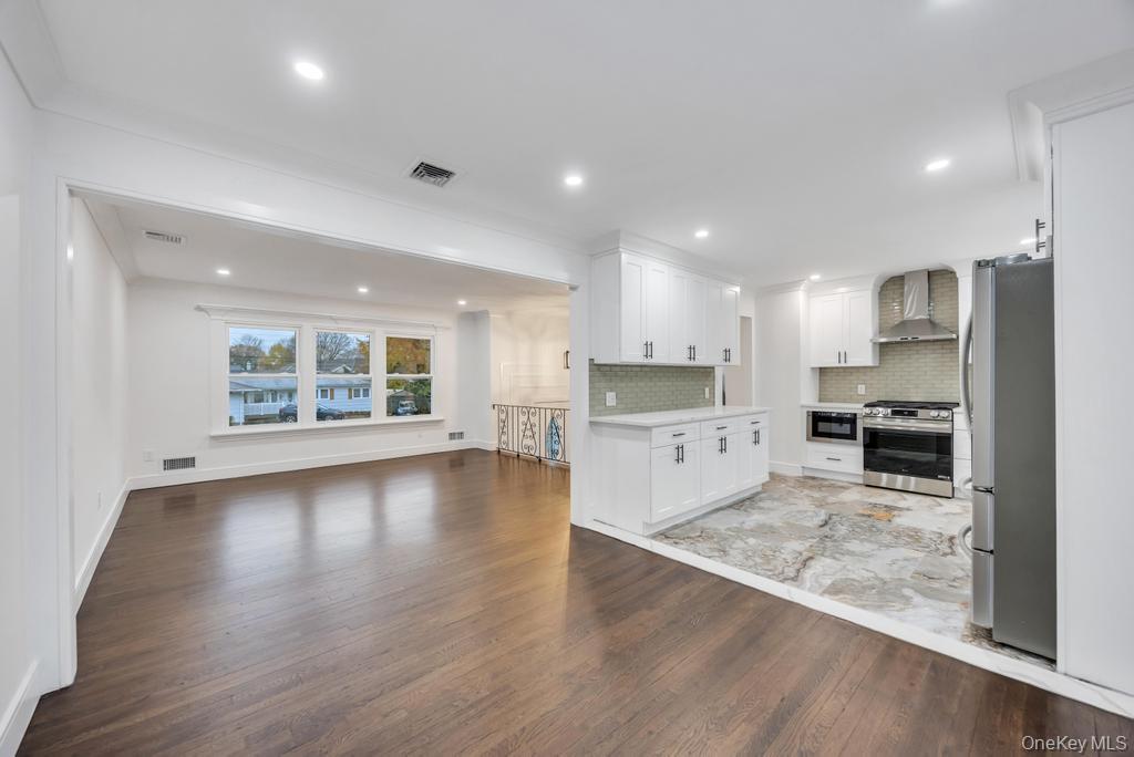 #8 photo, 331 Gillette Street, Dix Hills , NY 11746