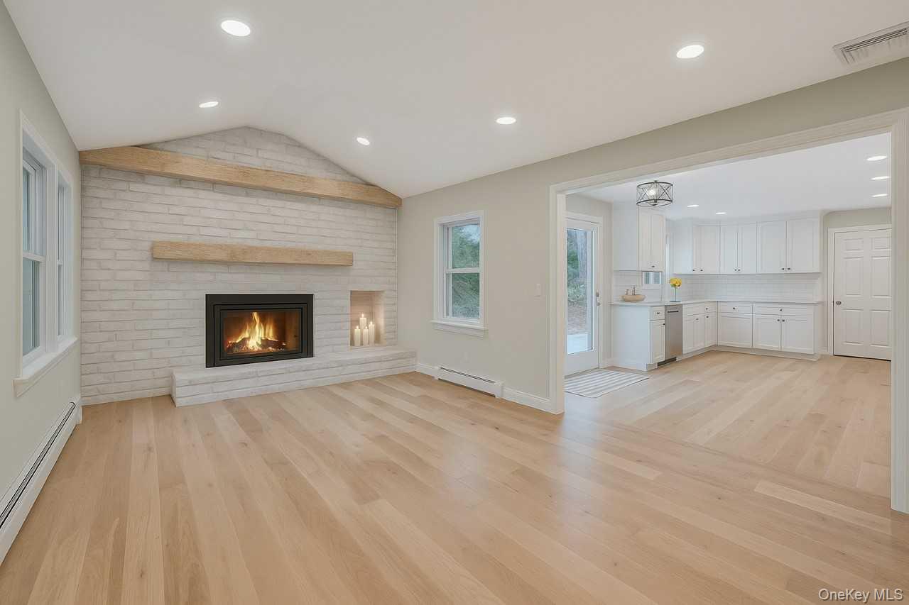 #10 photo, 43 Edcris Lane, Huntington , NY 11743