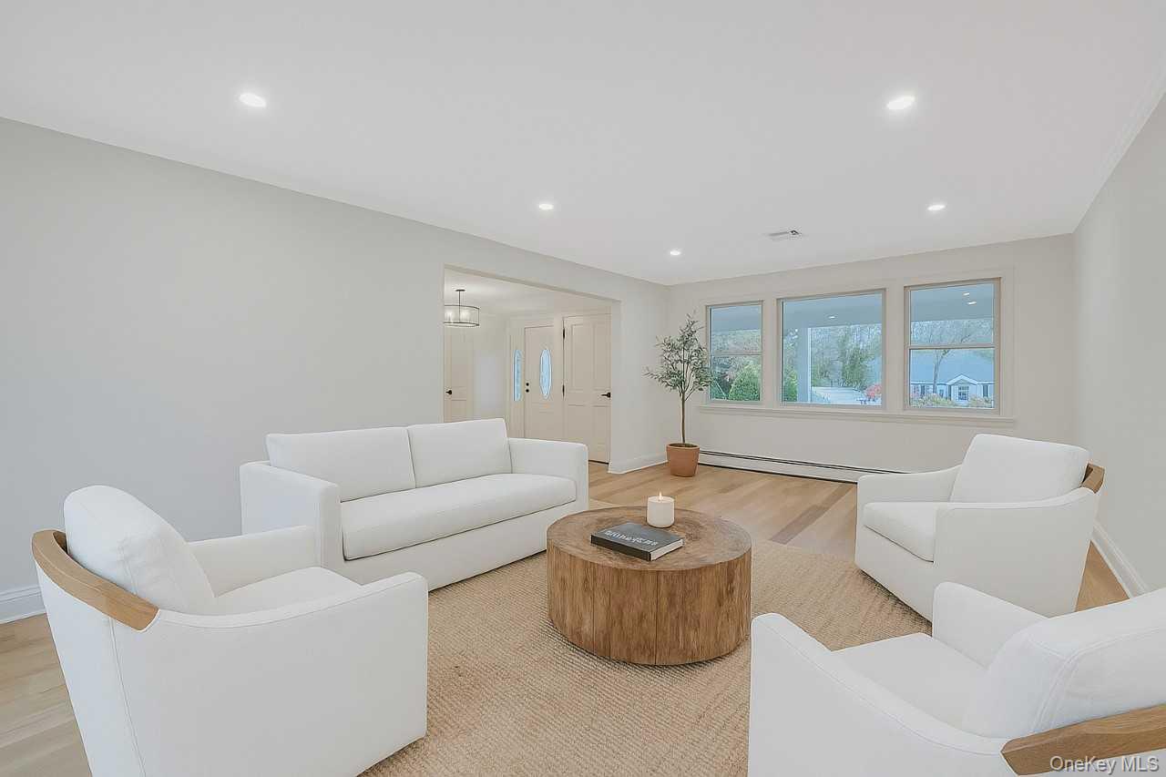 #9 photo, 43 Edcris Lane, Huntington , NY 11743