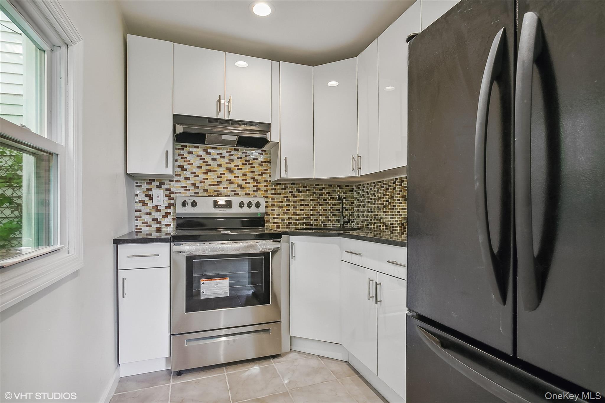 #3 photo, 15 Stewart Place, Yonkers , NY 10701