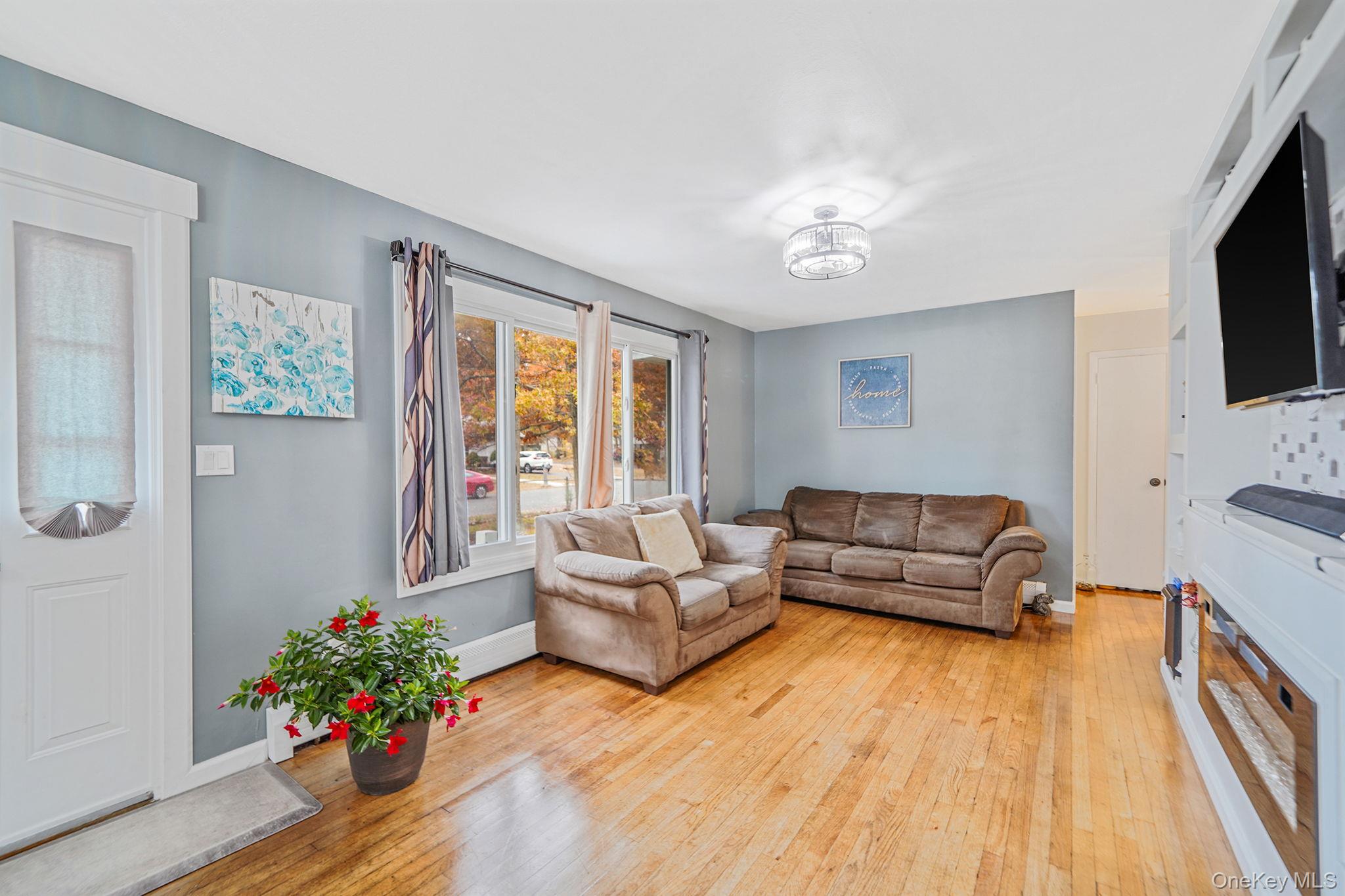 #7 photo, 307 Jefferson Drive, Mastic Beach , NY 11951