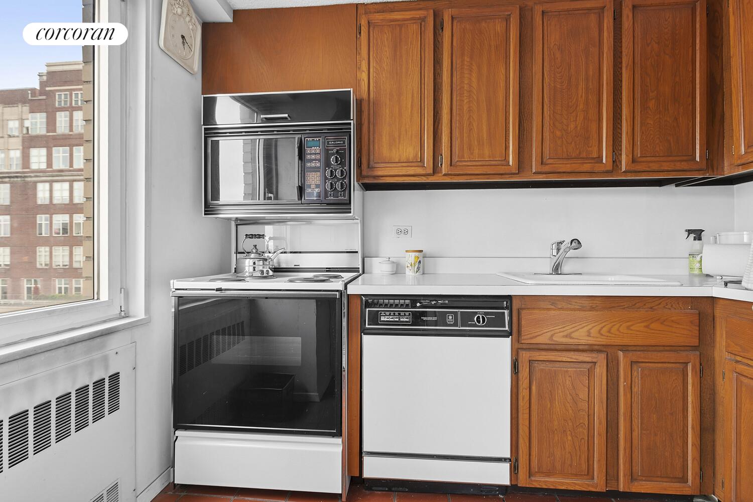 #4 photo, 1065 PARK Avenue, Carnegie Hill , NY 10128