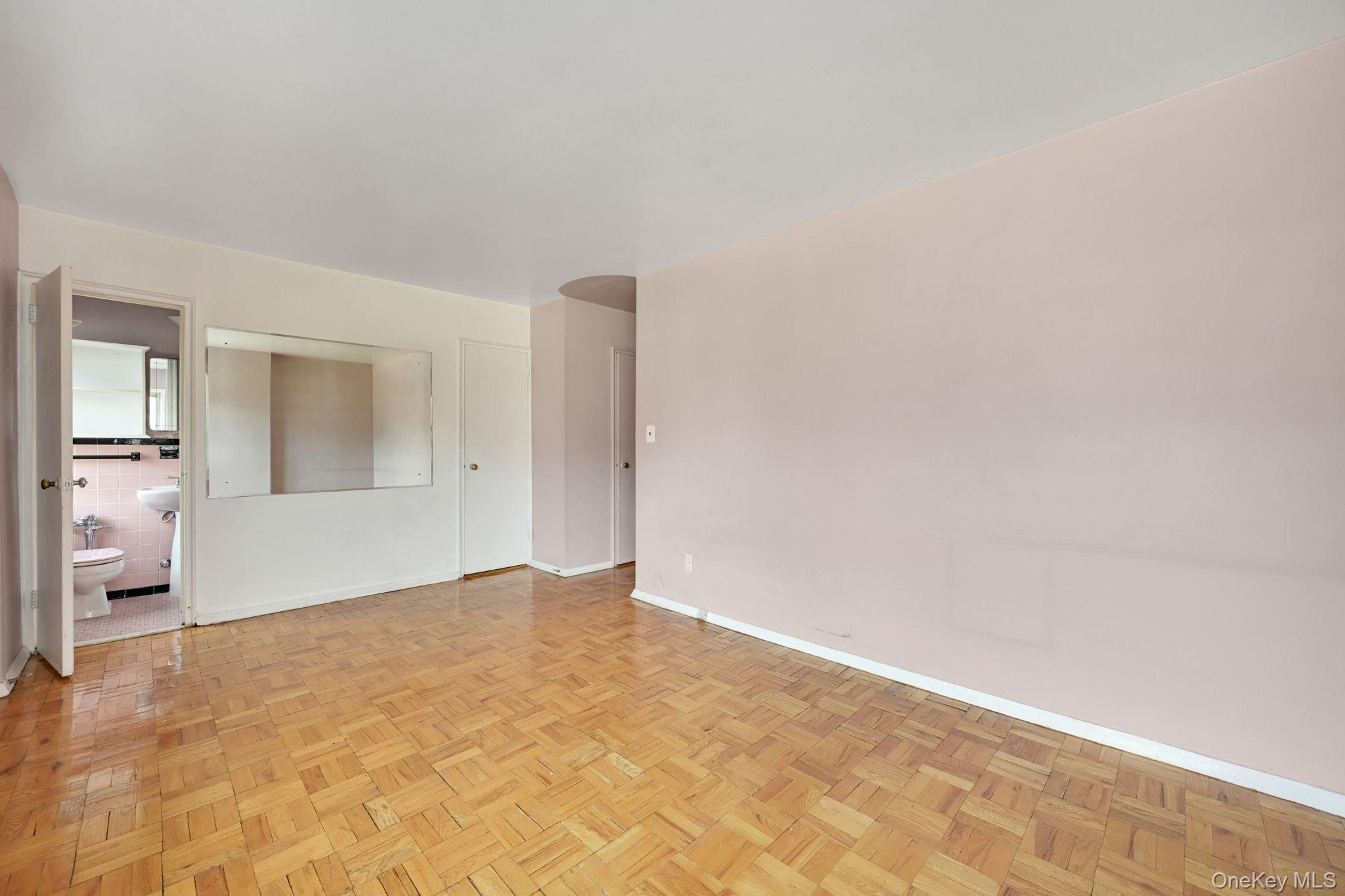 #13 photo, 3131 Grand Concourse, Bronx , NY 10468