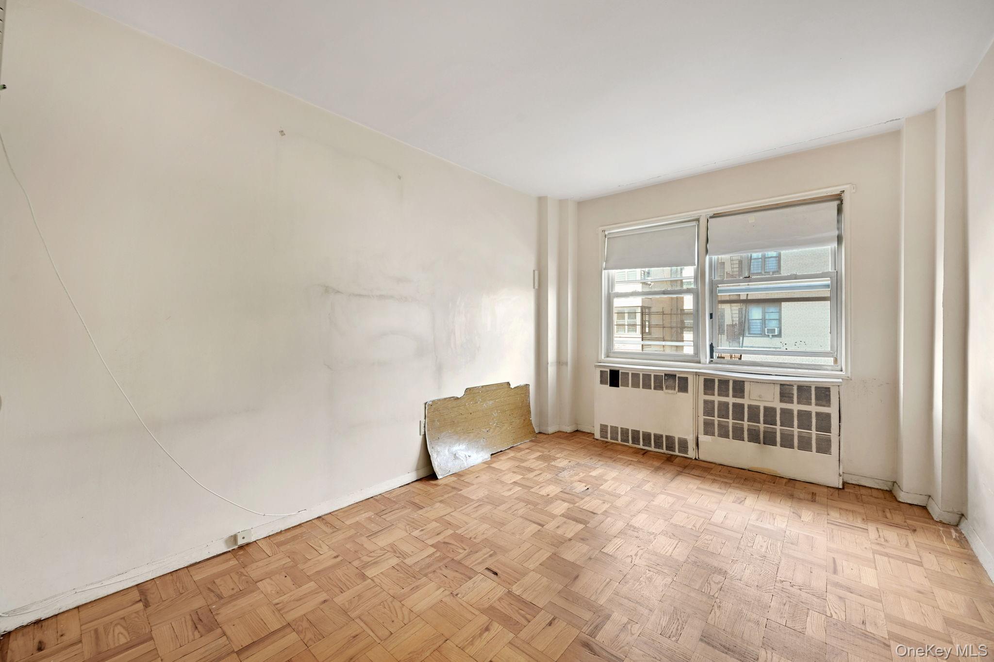 #15 photo, 3131 Grand Concourse, Bronx , NY 10468