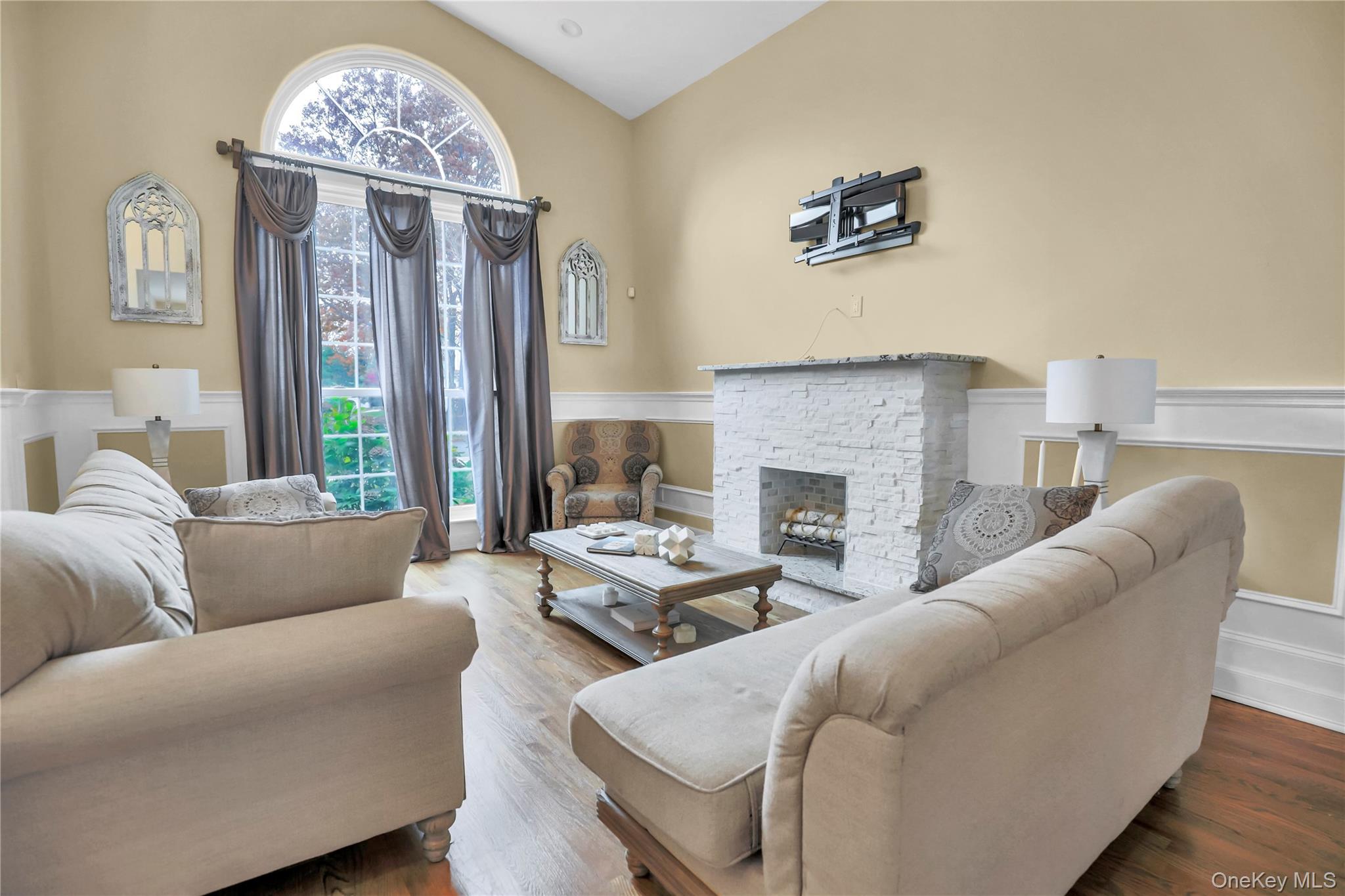 #3 photo, 7 Sweet Briar Path, Lake Grove , NY 11755