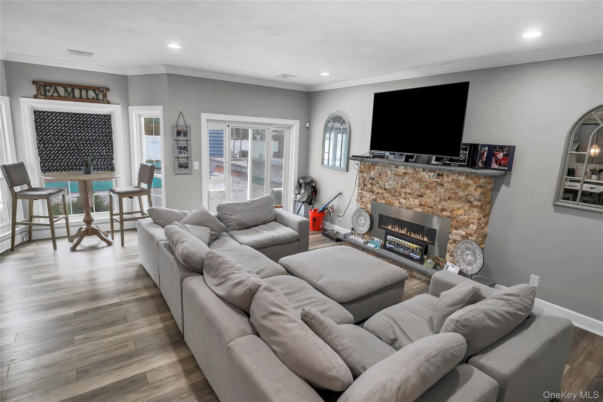 #5 photo, 7 Sweet Briar Path, Lake Grove , NY 11755