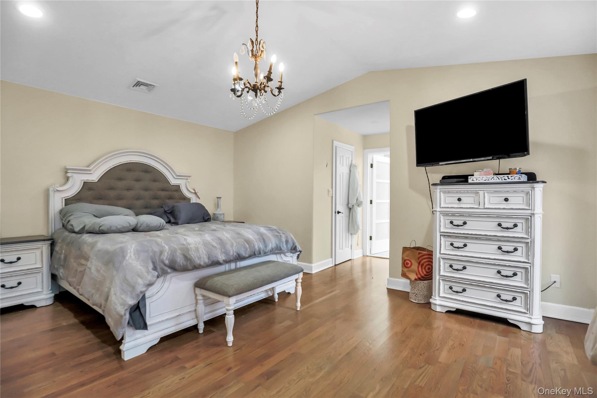 #7 photo, 7 Sweet Briar Path, Lake Grove , NY 11755