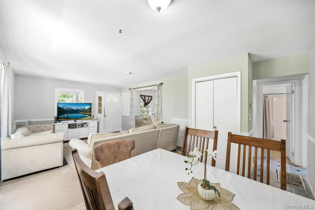 #19 photo, 4 Cooks Lane, Westhampton , NY 11977