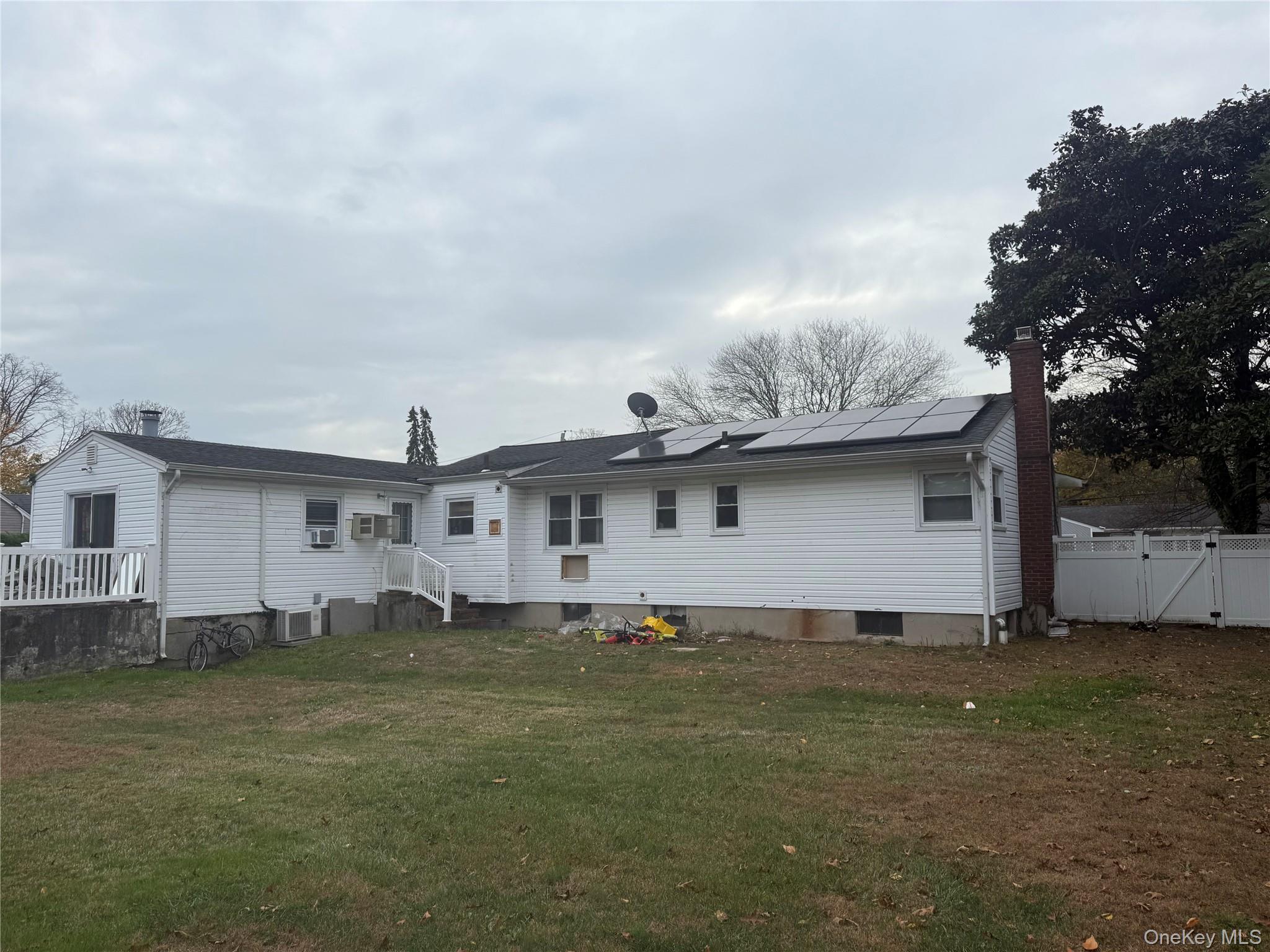 #6 photo, 27 E Hamilton Avenue, Massapequa , NY 11758