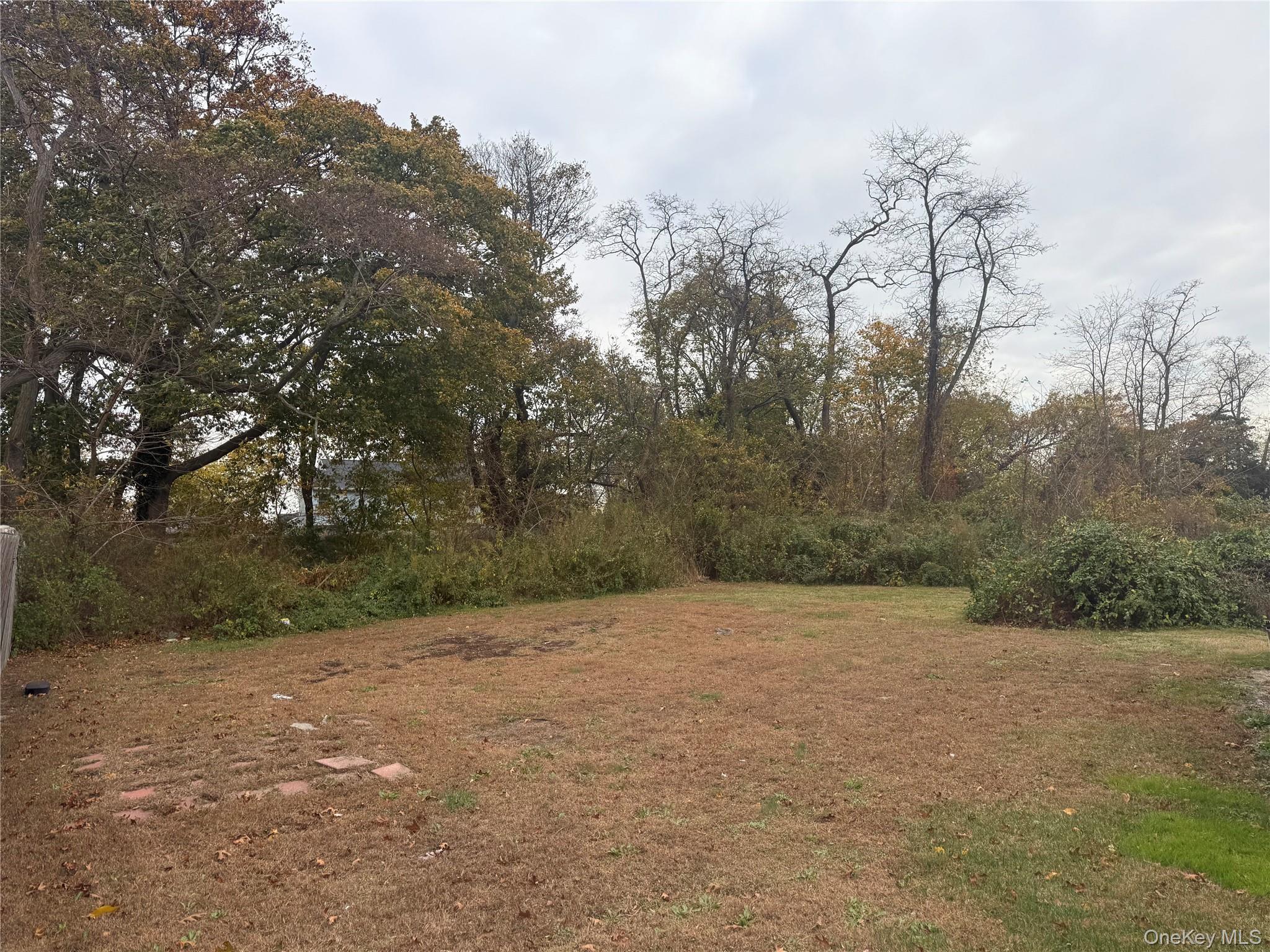 #8 photo, 27 E Hamilton Avenue, Massapequa , NY 11758