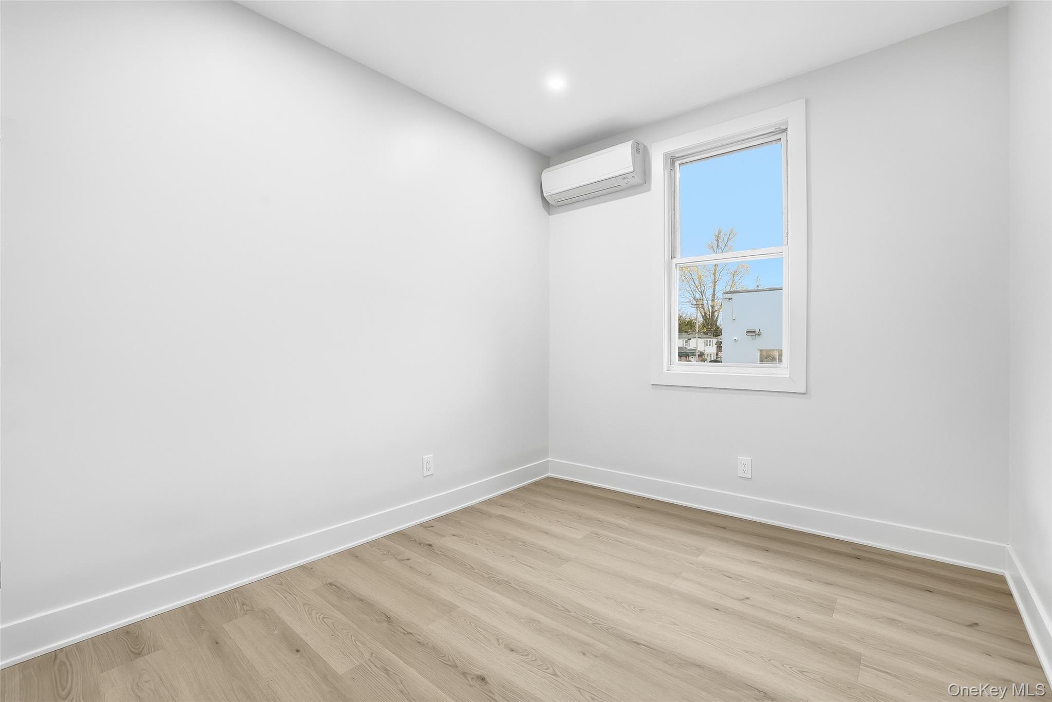 #7 photo, 36 Dunwoodie Street, Yonkers , NY 10704