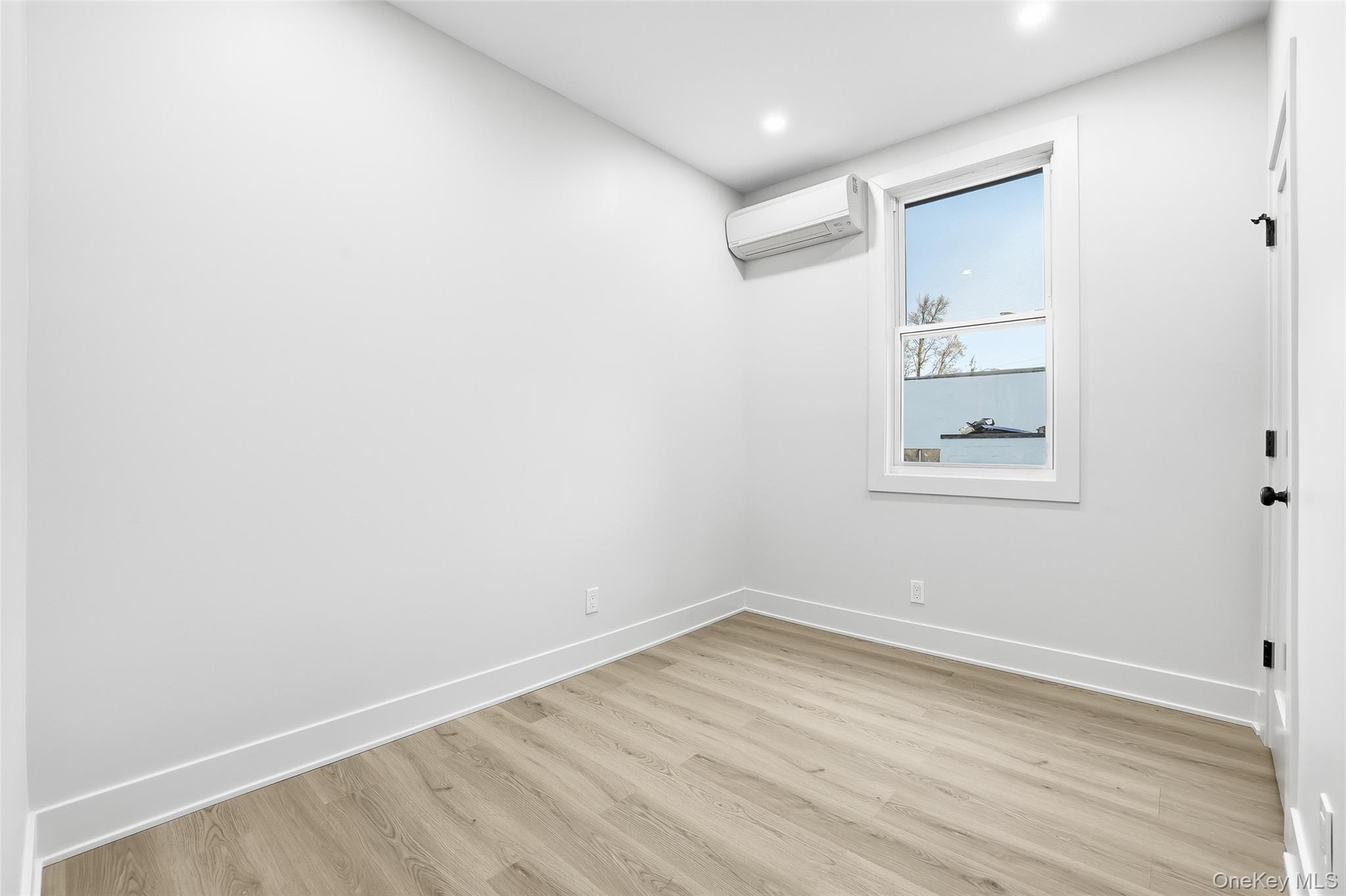 #8 photo, 36 Dunwoodie Street, Yonkers , NY 10704