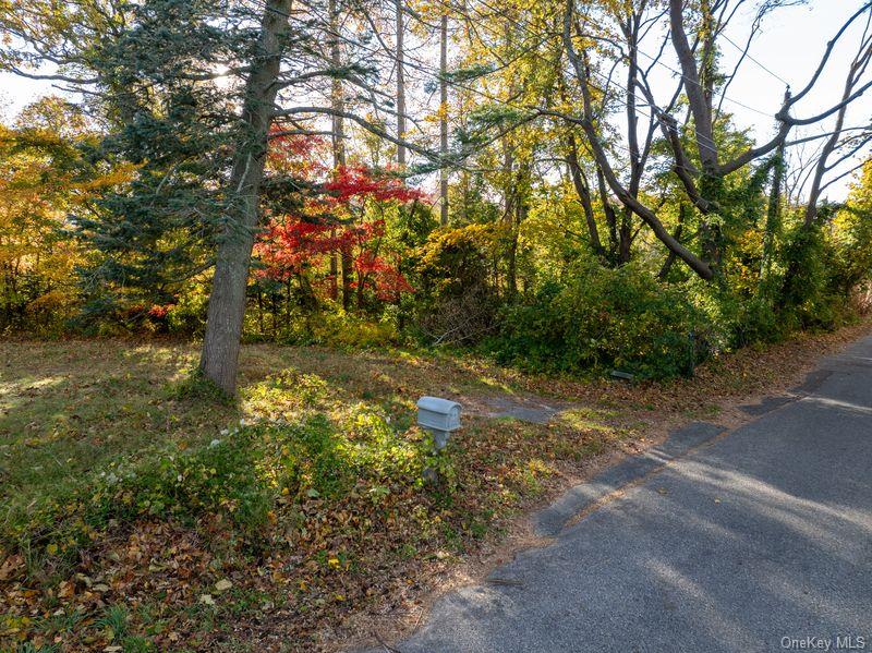 #4 photo, 81 Old Broadway Avenue, Sayville , NY 11782