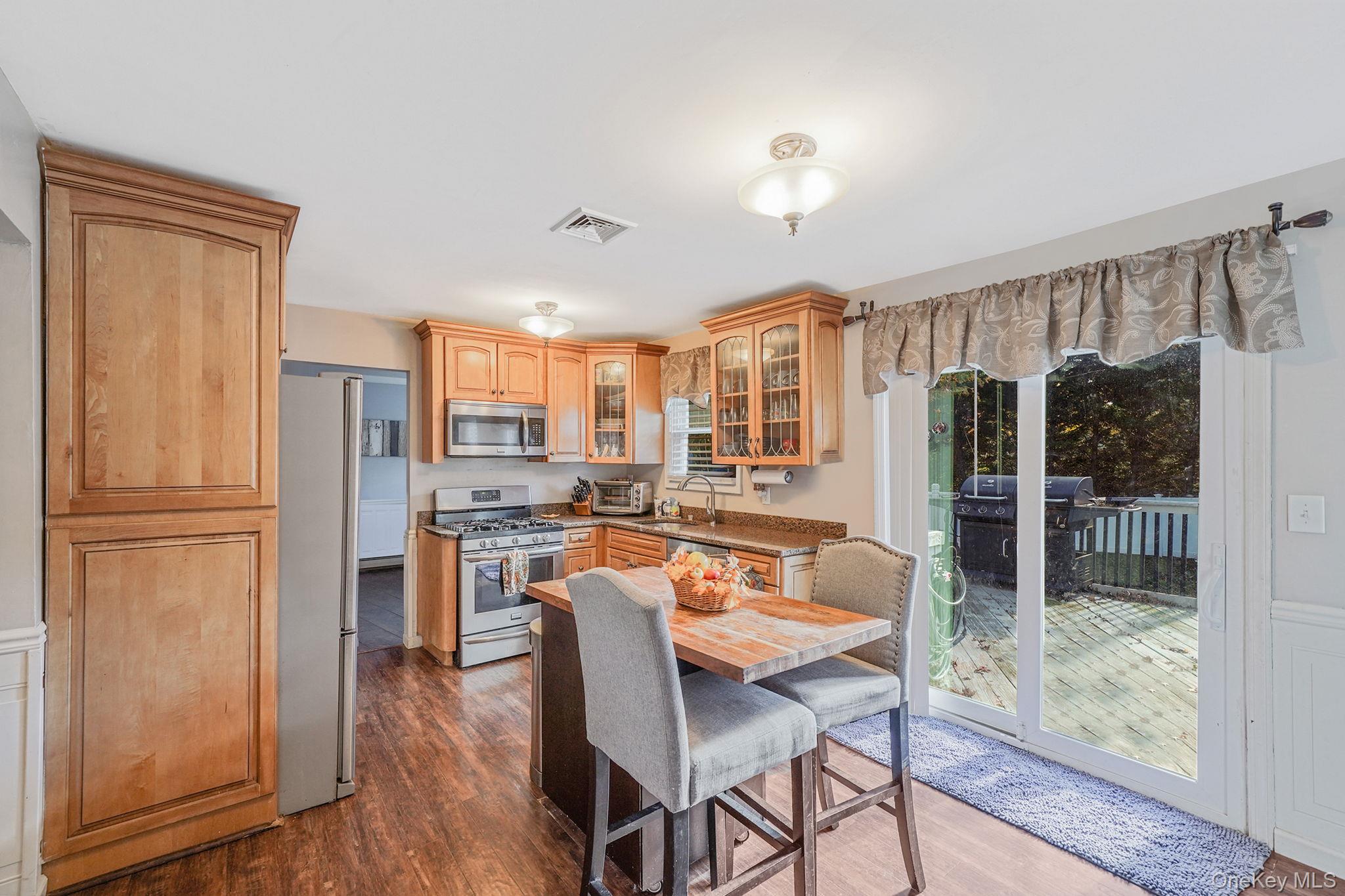 #10 photo, 18 Ashford Drive, Ridge , NY 11961