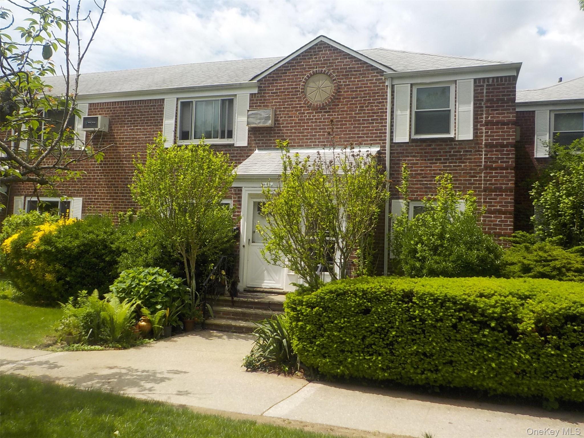 #1 photo, 264-17 Langston Avenue, Glen Oaks , NY 11004