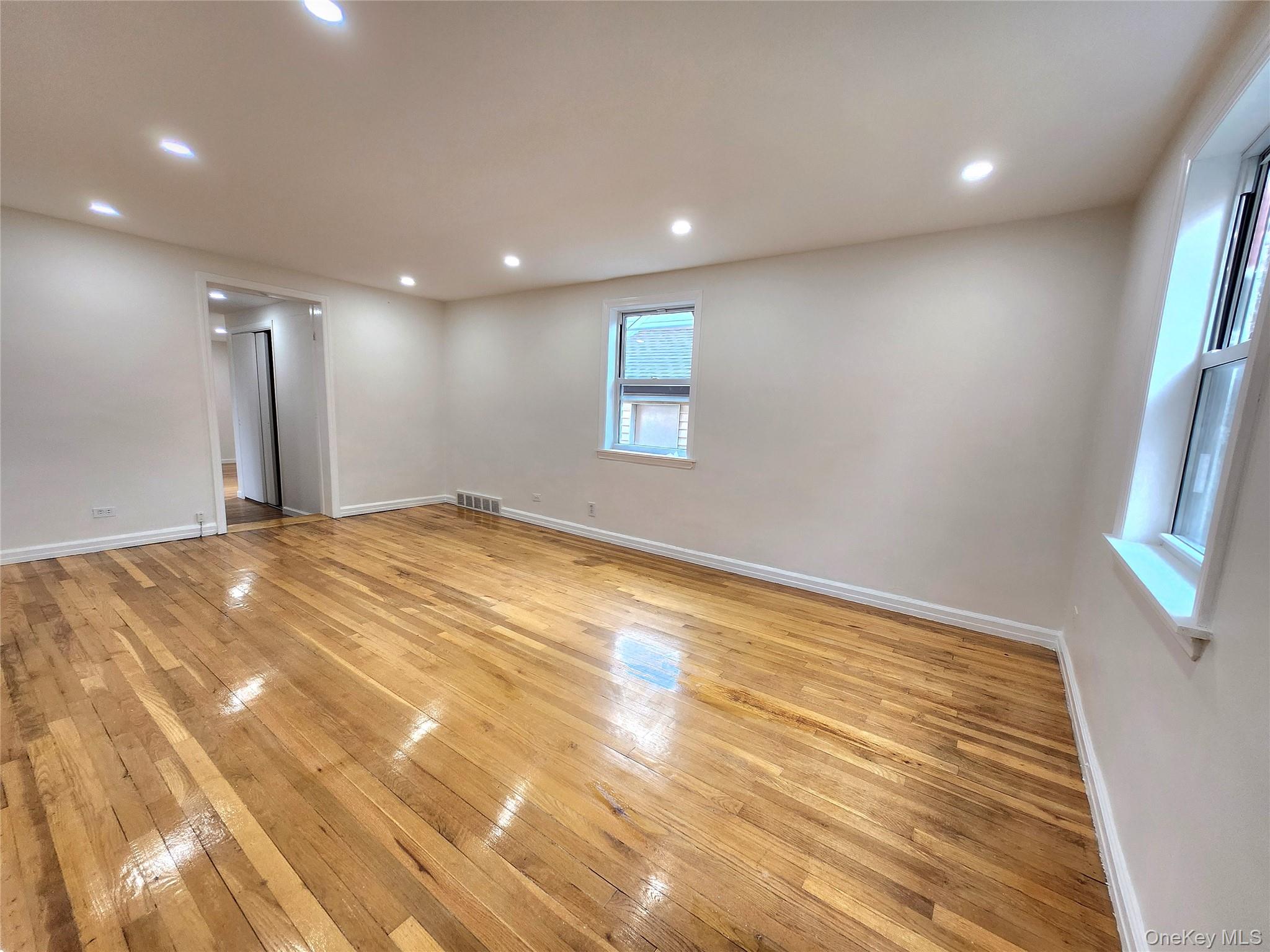 #4 photo, 306 Beebe Road, Mineola , NY 11501