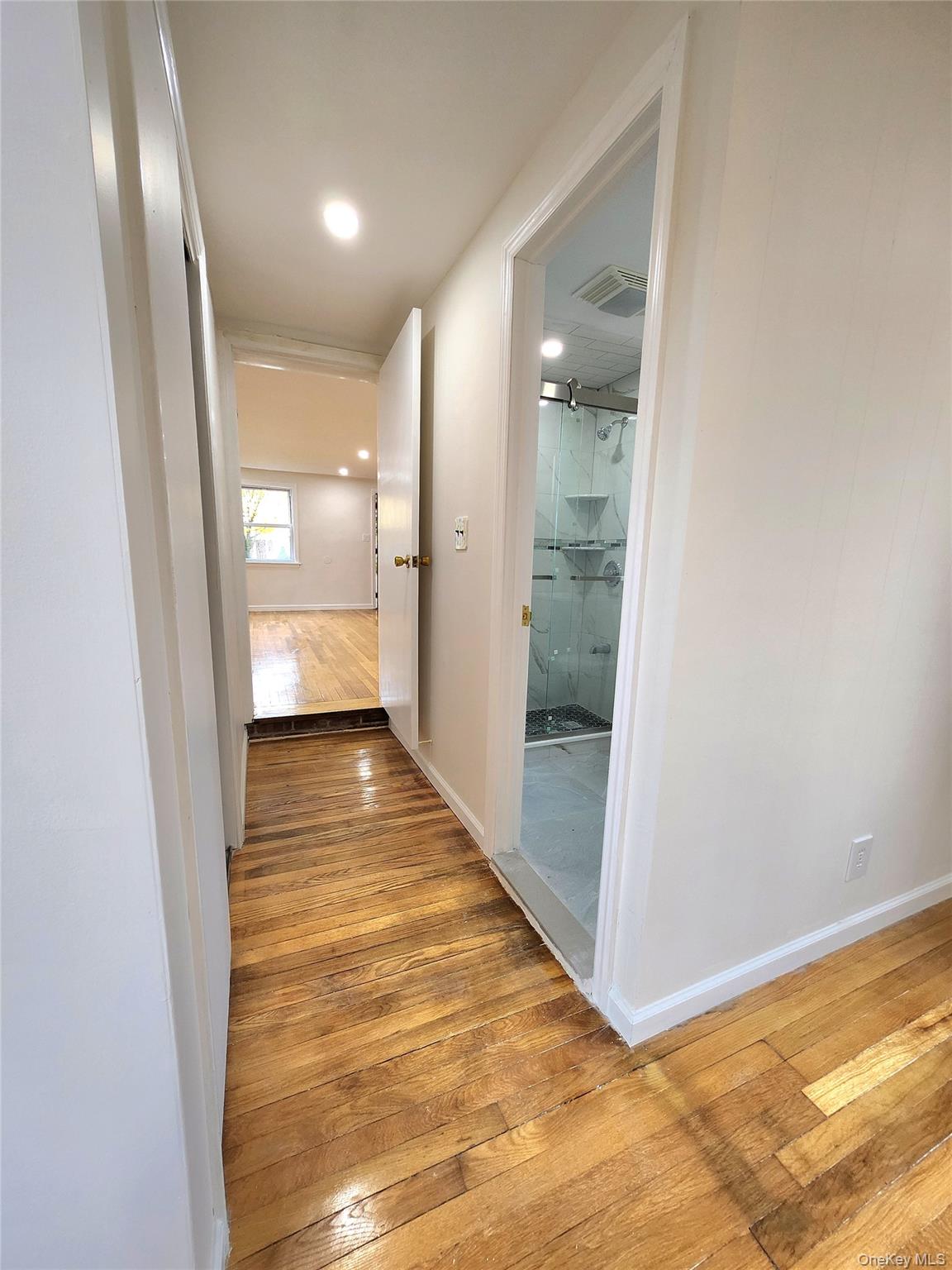 #5 photo, 306 Beebe Road, Mineola , NY 11501