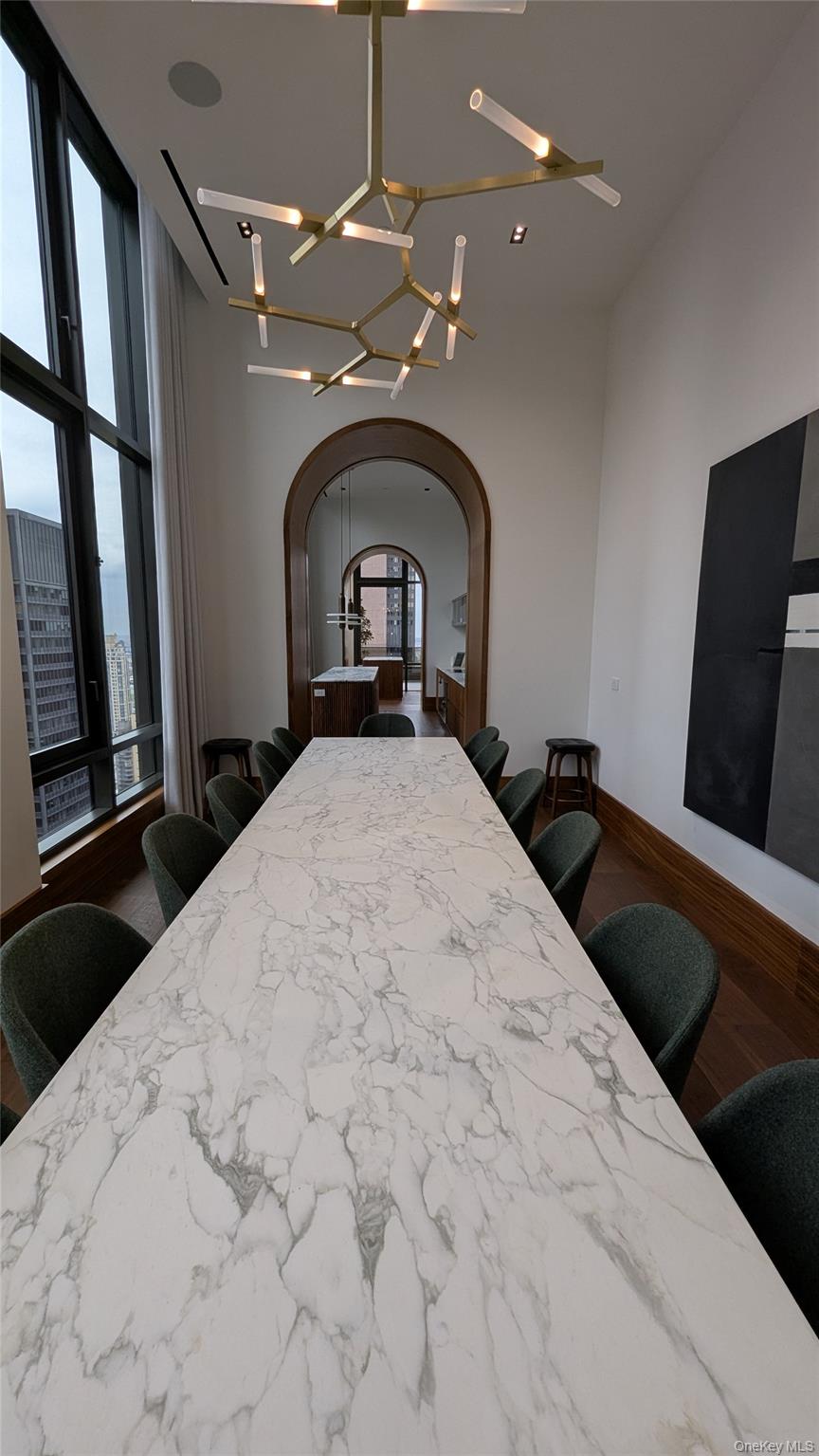 #12 photo, 135 E 47th Street, New York (Manhattan) , NY 10017