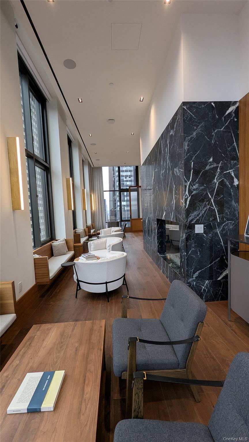 #15 photo, 135 E 47th Street, New York (Manhattan) , NY 10017