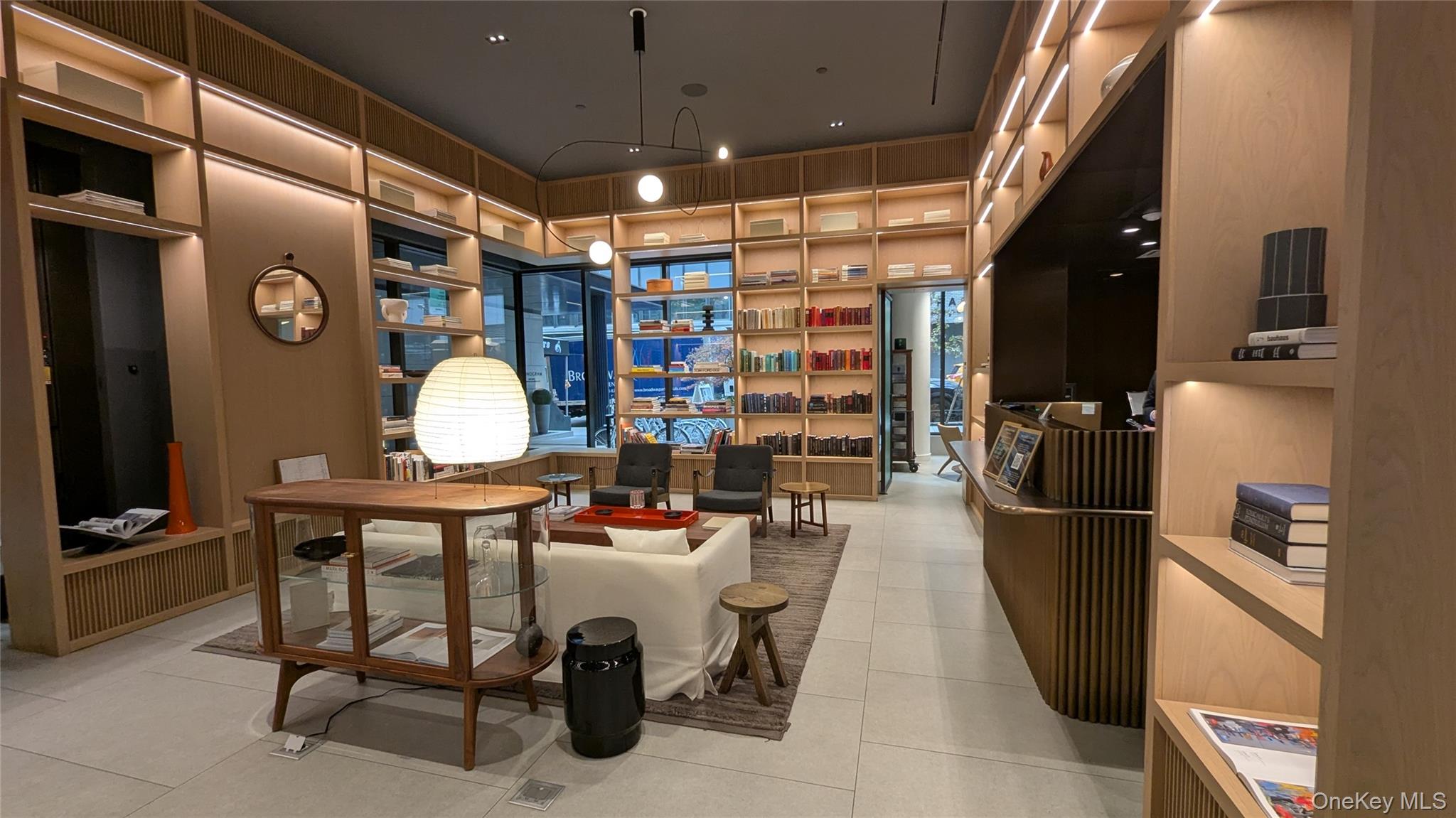 #17 photo, 135 E 47th Street, New York (Manhattan) , NY 10017