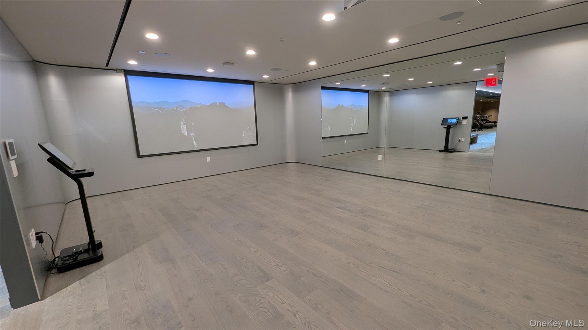 #18 photo, 135 E 47th Street, New York (Manhattan) , NY 10017