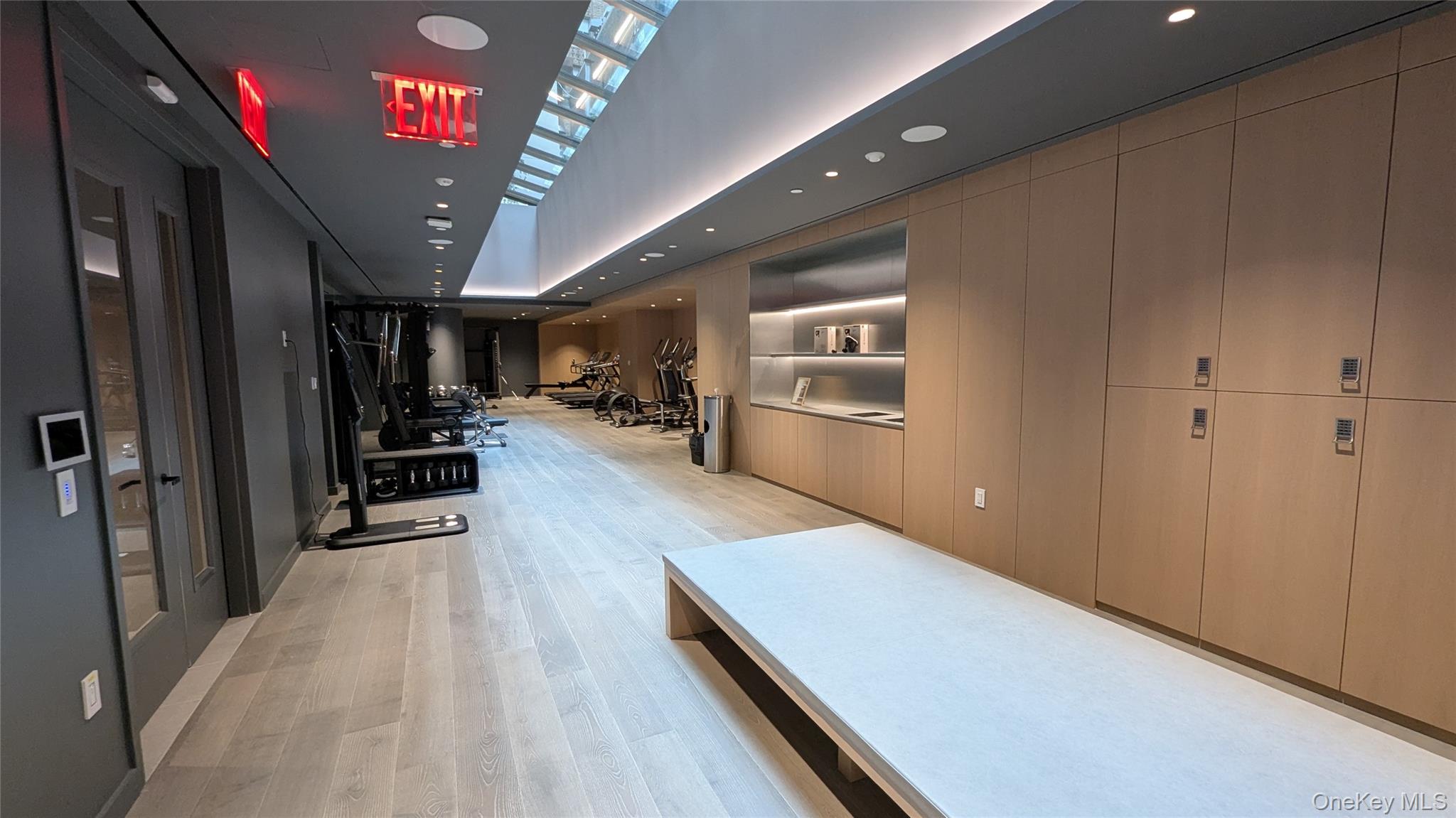 #19 photo, 135 E 47th Street, New York (Manhattan) , NY 10017