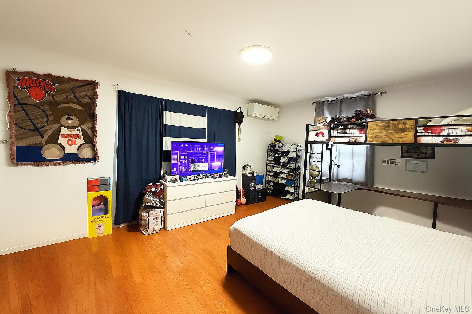 #3 photo, 73-60 198th Street, Fresh Meadows , NY 11366