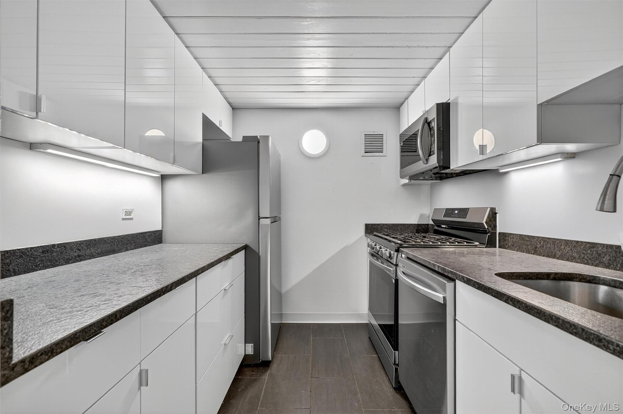 #11 photo, 1 Landmark Square, Port Chester , NY 10573