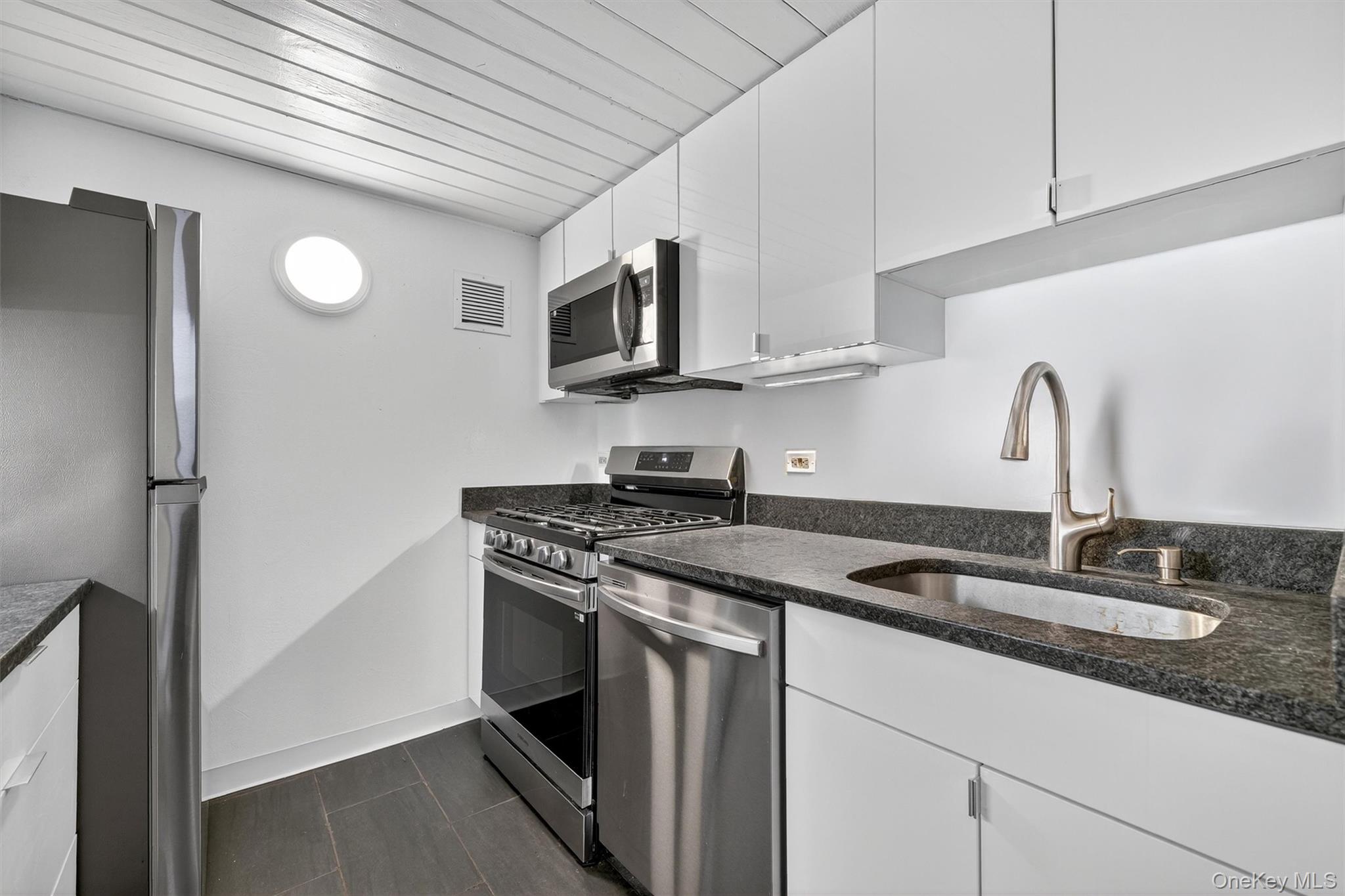 #12 photo, 1 Landmark Square, Port Chester , NY 10573